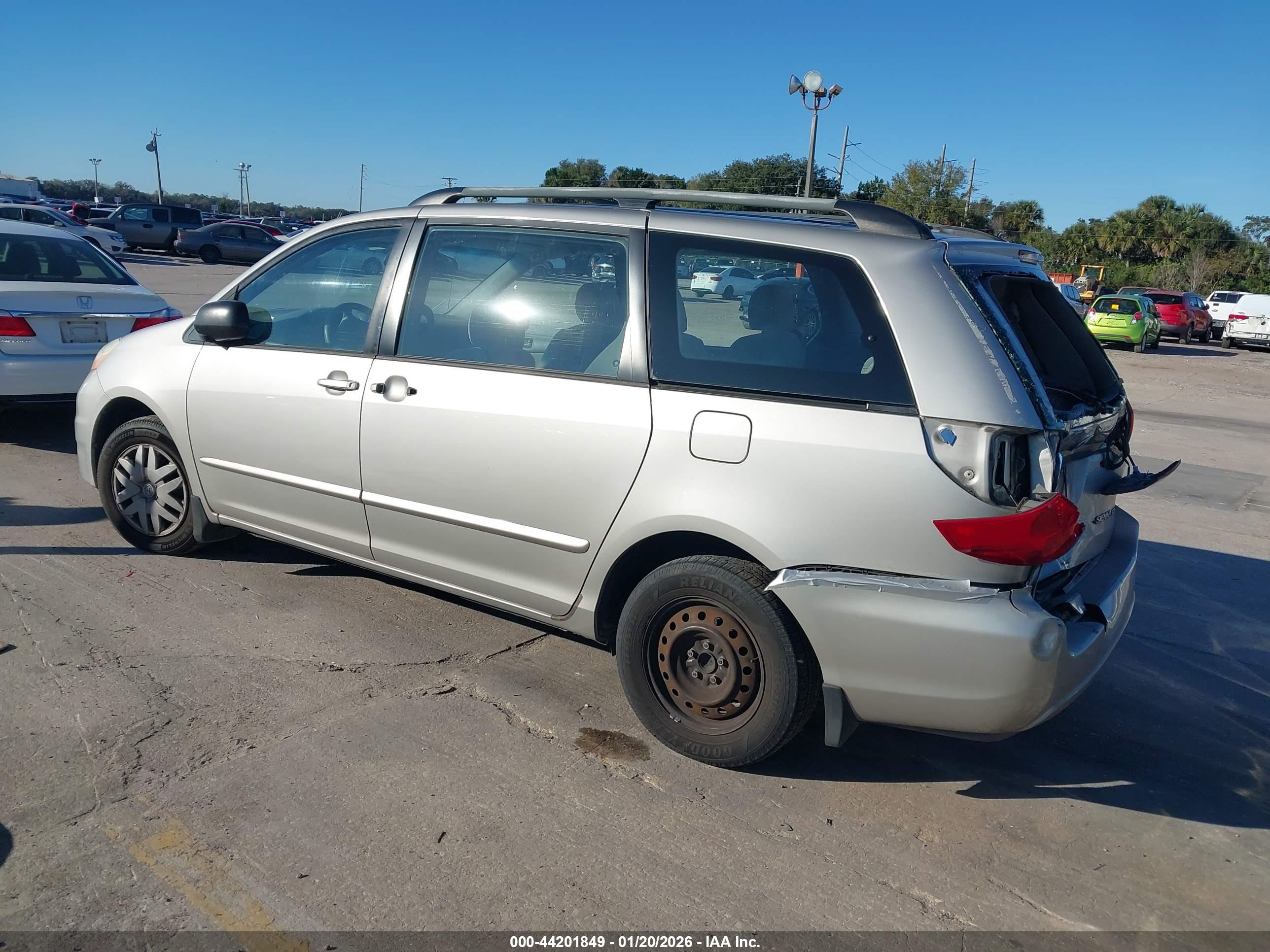 TOYOTA SIENNA image 3