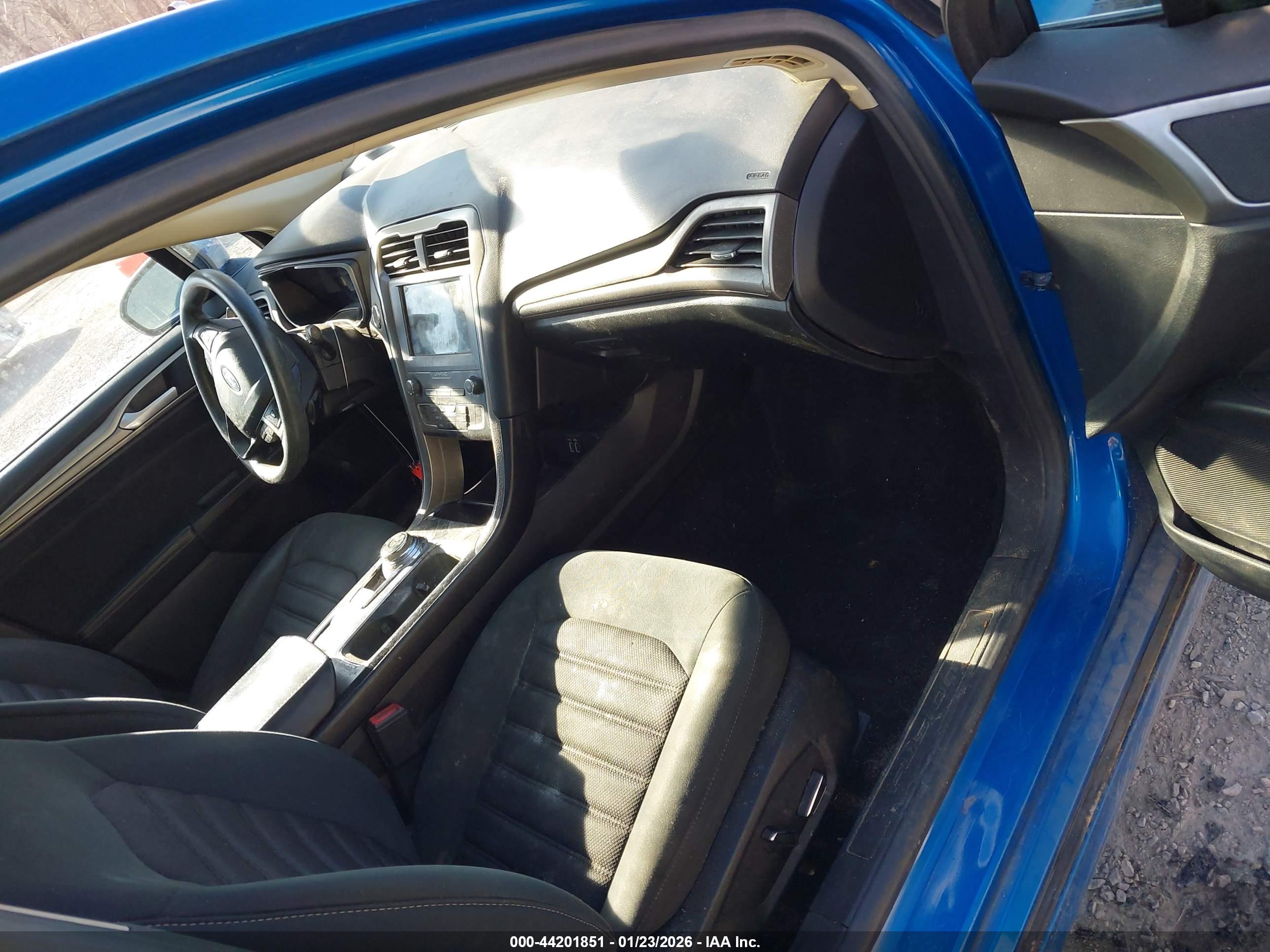 FORD FUSION image 5