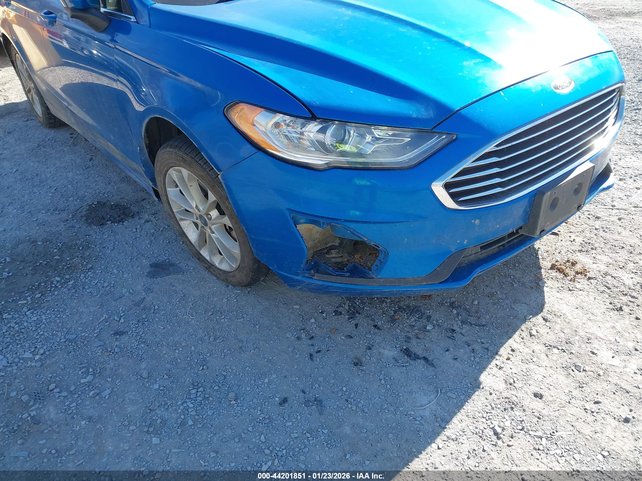 FORD FUSION image 6