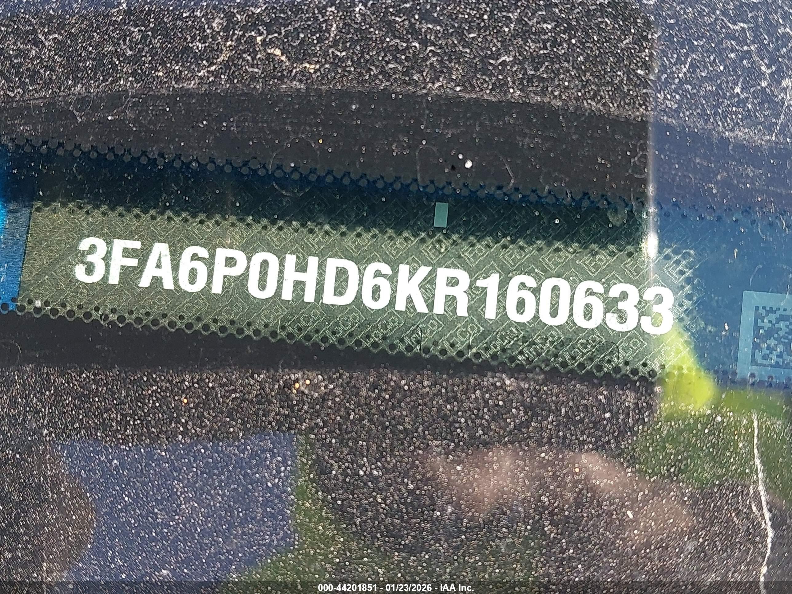 FORD FUSION image 9