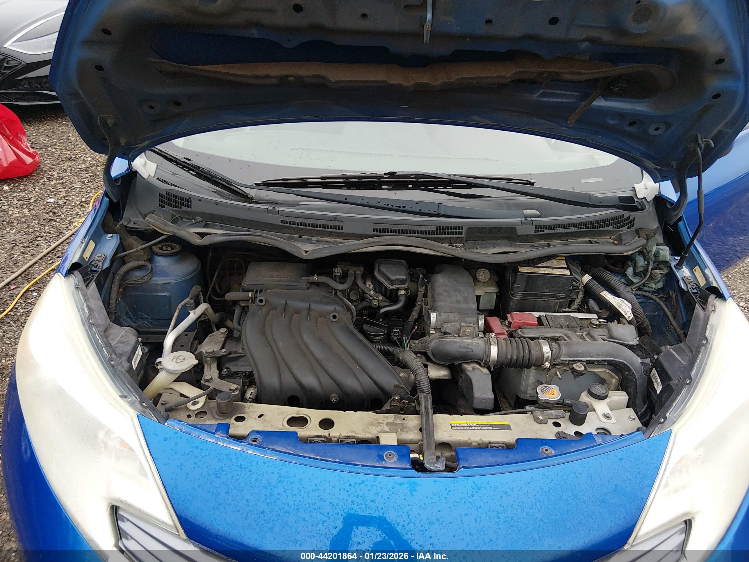 NISSAN VERSA image 10