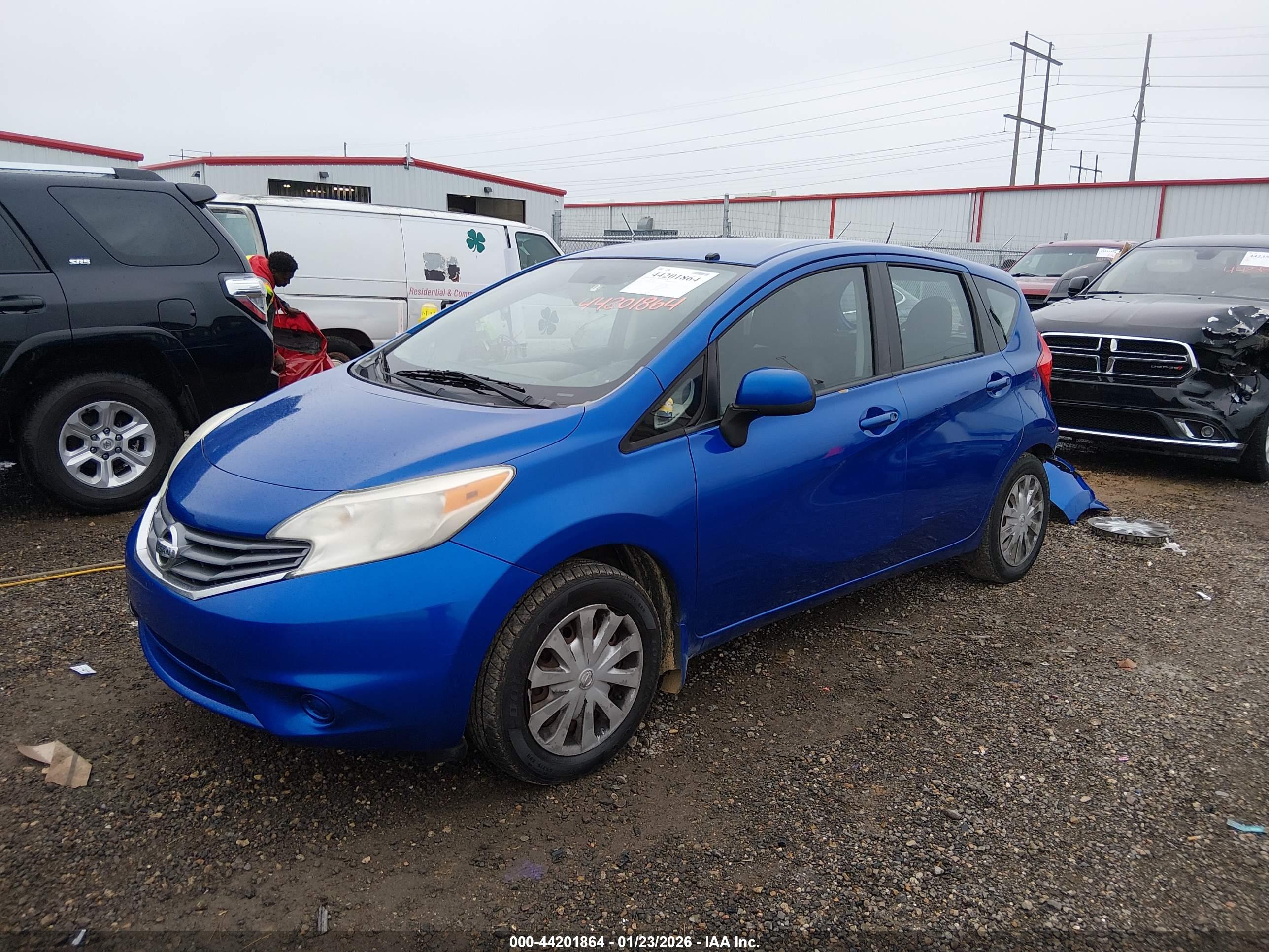 NISSAN VERSA image 2