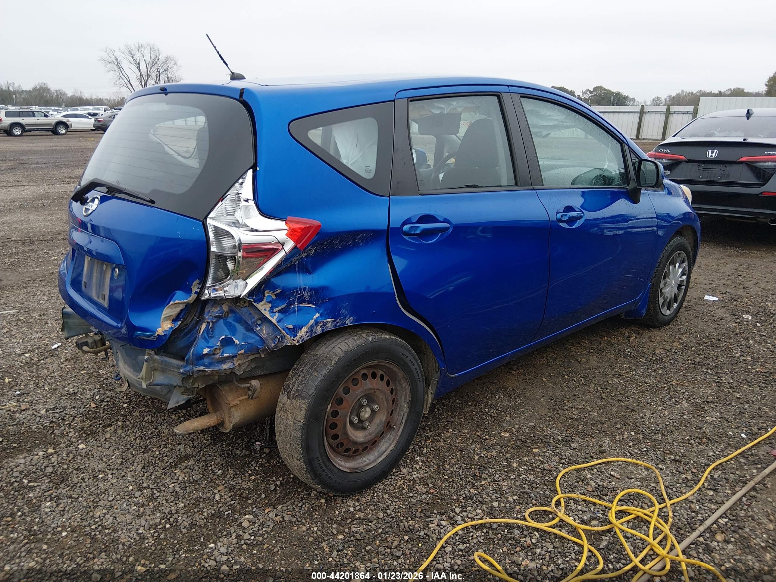 NISSAN VERSA image 4
