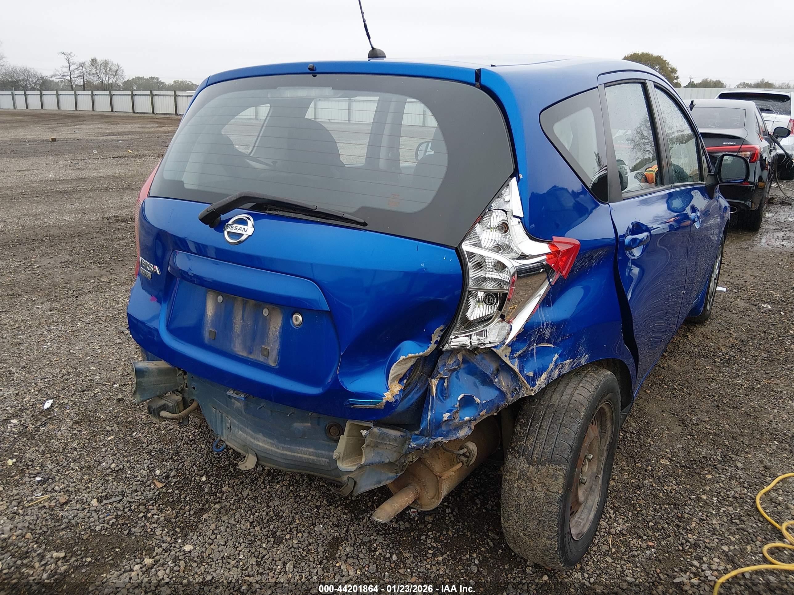 NISSAN VERSA image 6