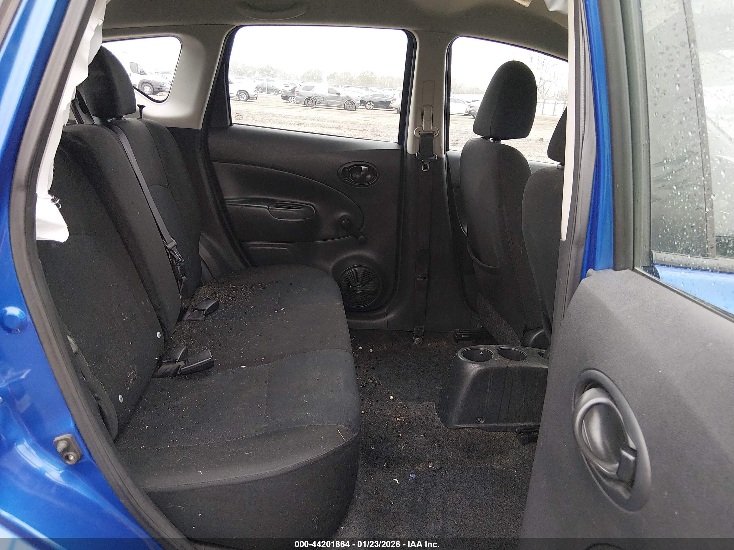 NISSAN VERSA image 8