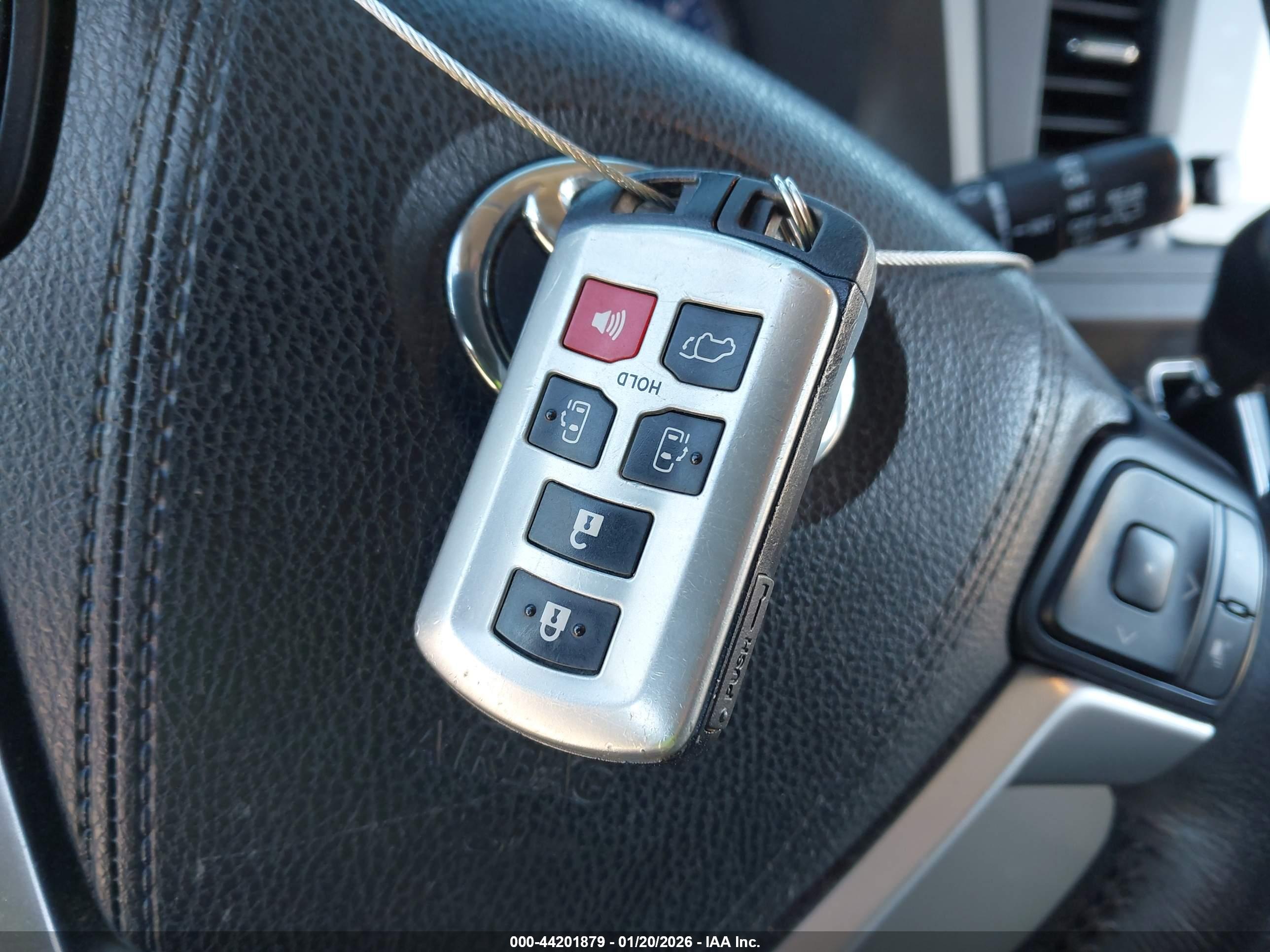 TOYOTA SIENNA image 11