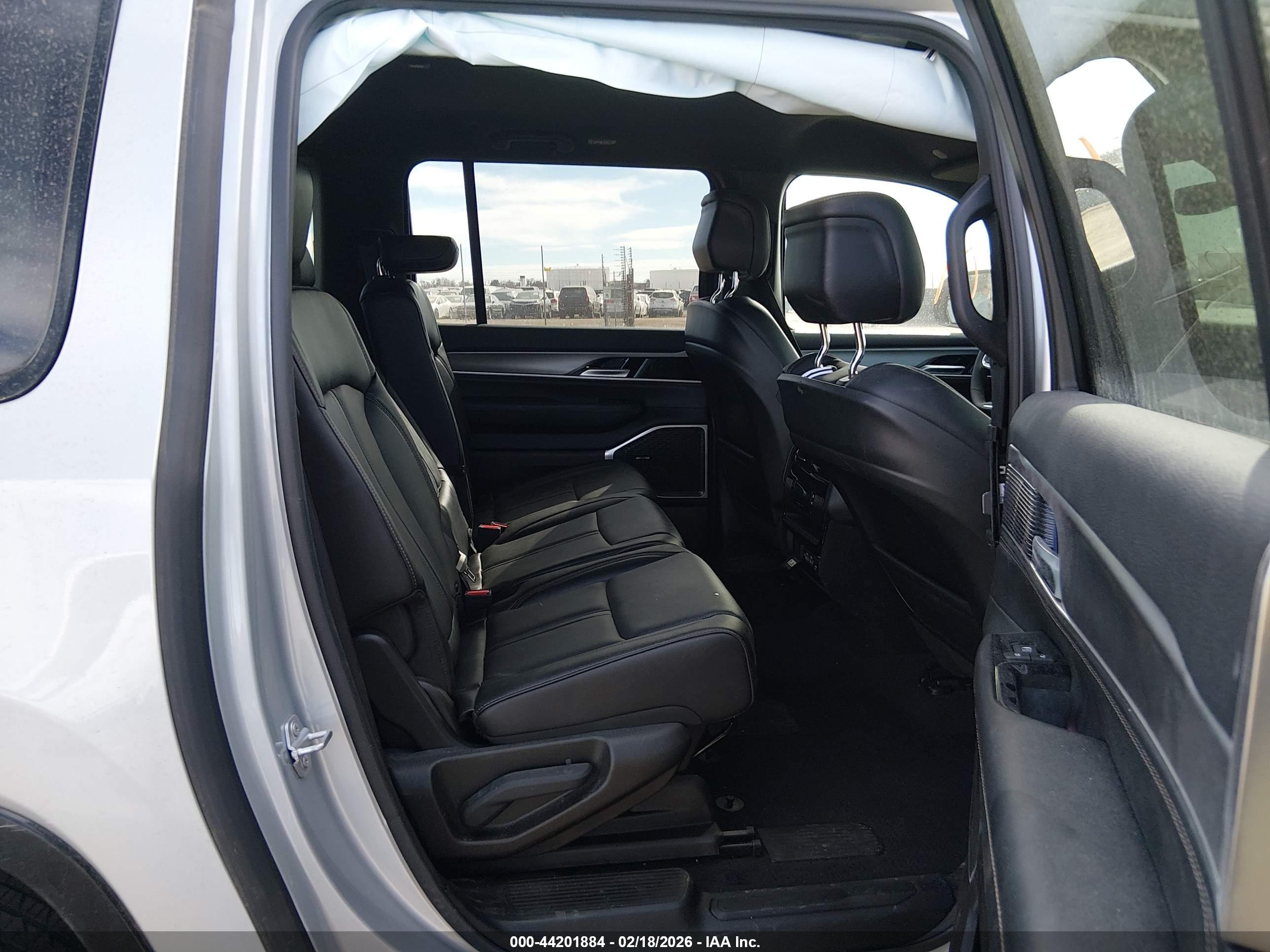 JEEP WAGONEER image 8