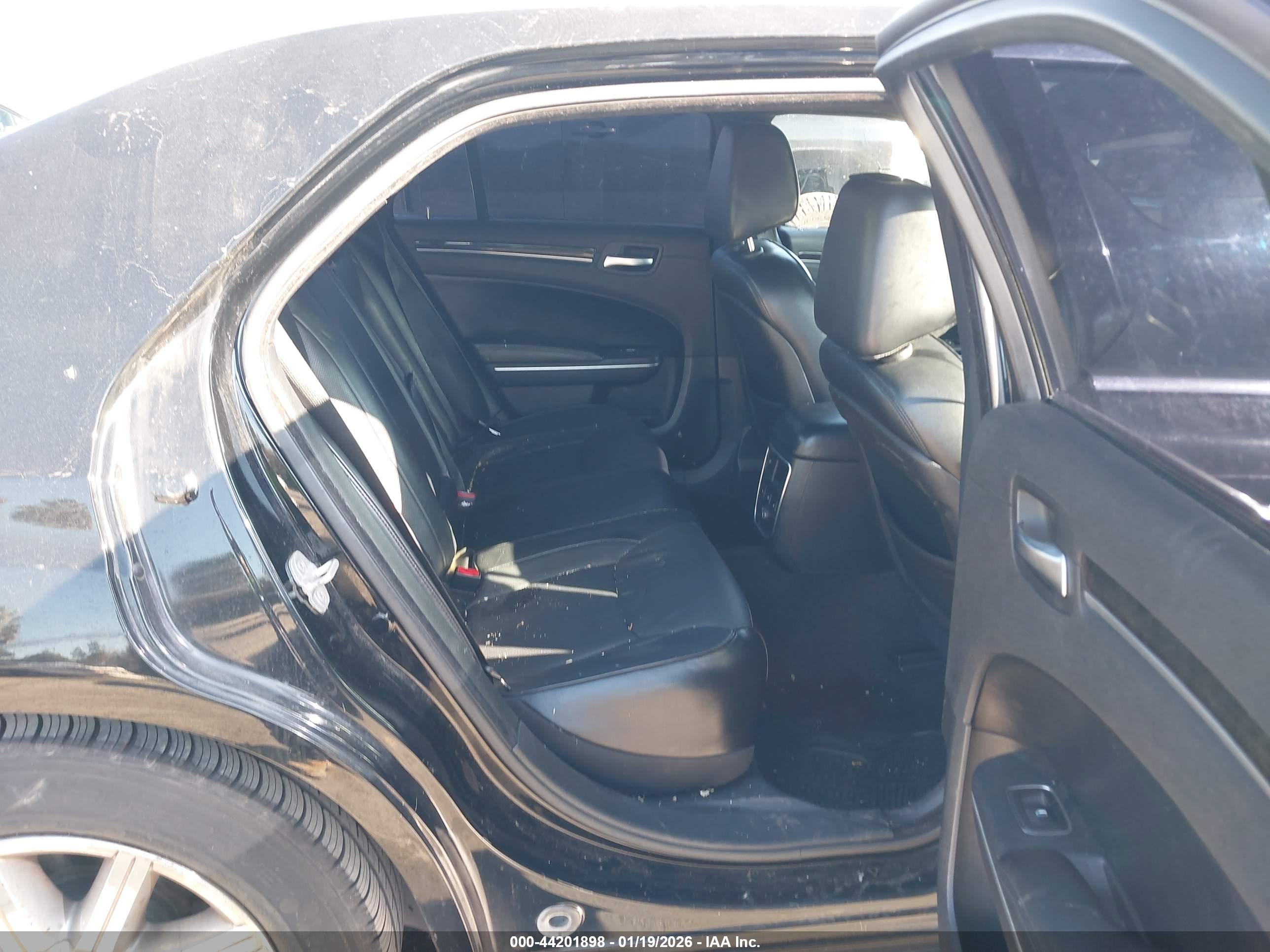 CHRYSLER 300C image 8