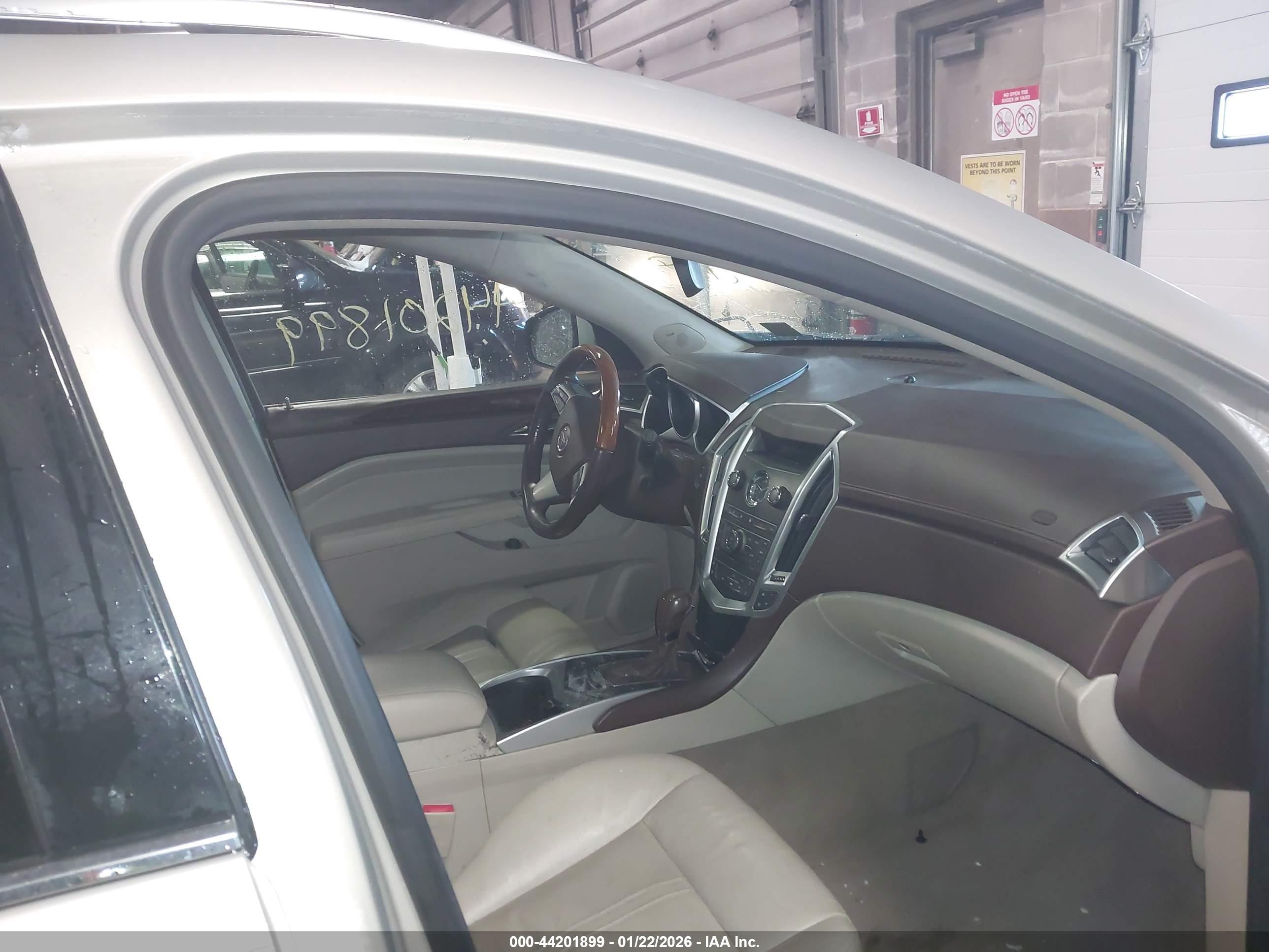 CADILLAC SRX image 5