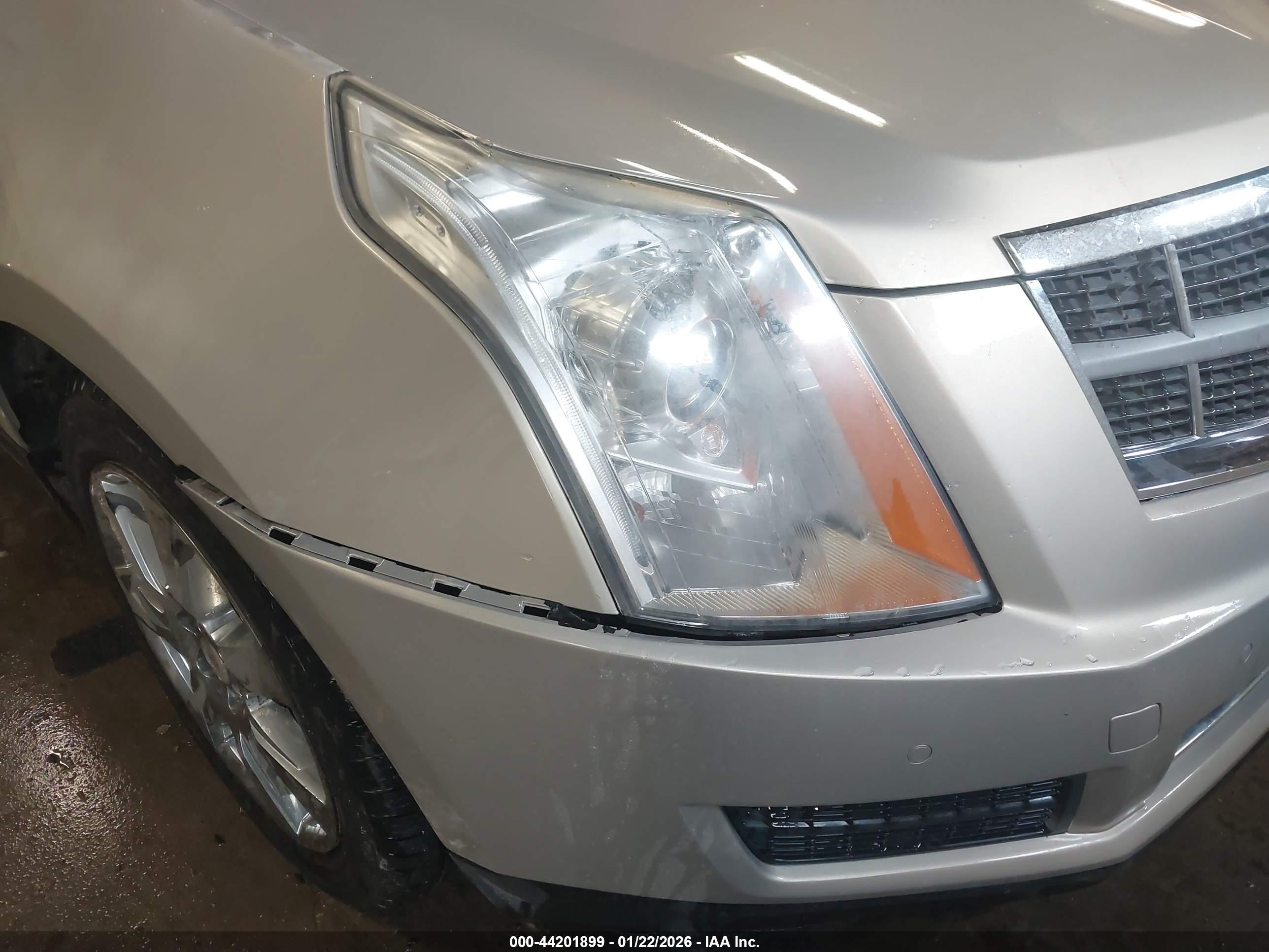 CADILLAC SRX image 6