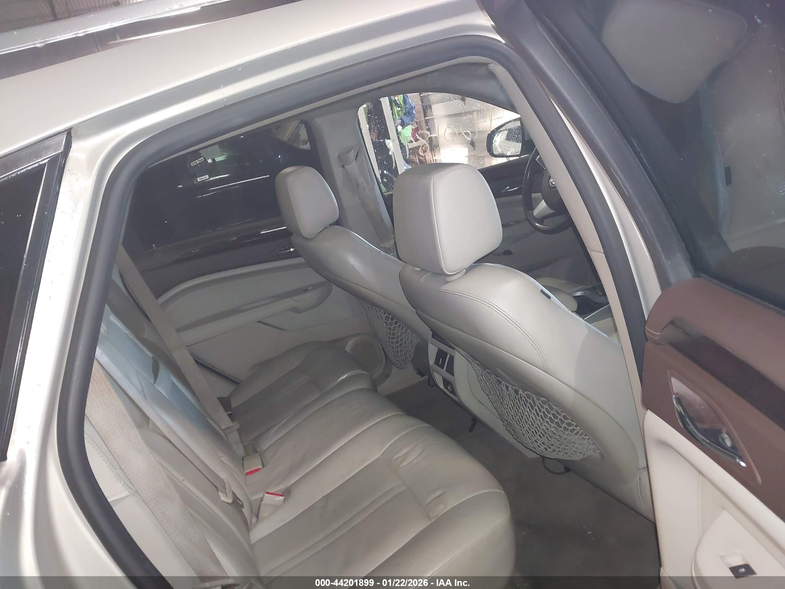 CADILLAC SRX image 8