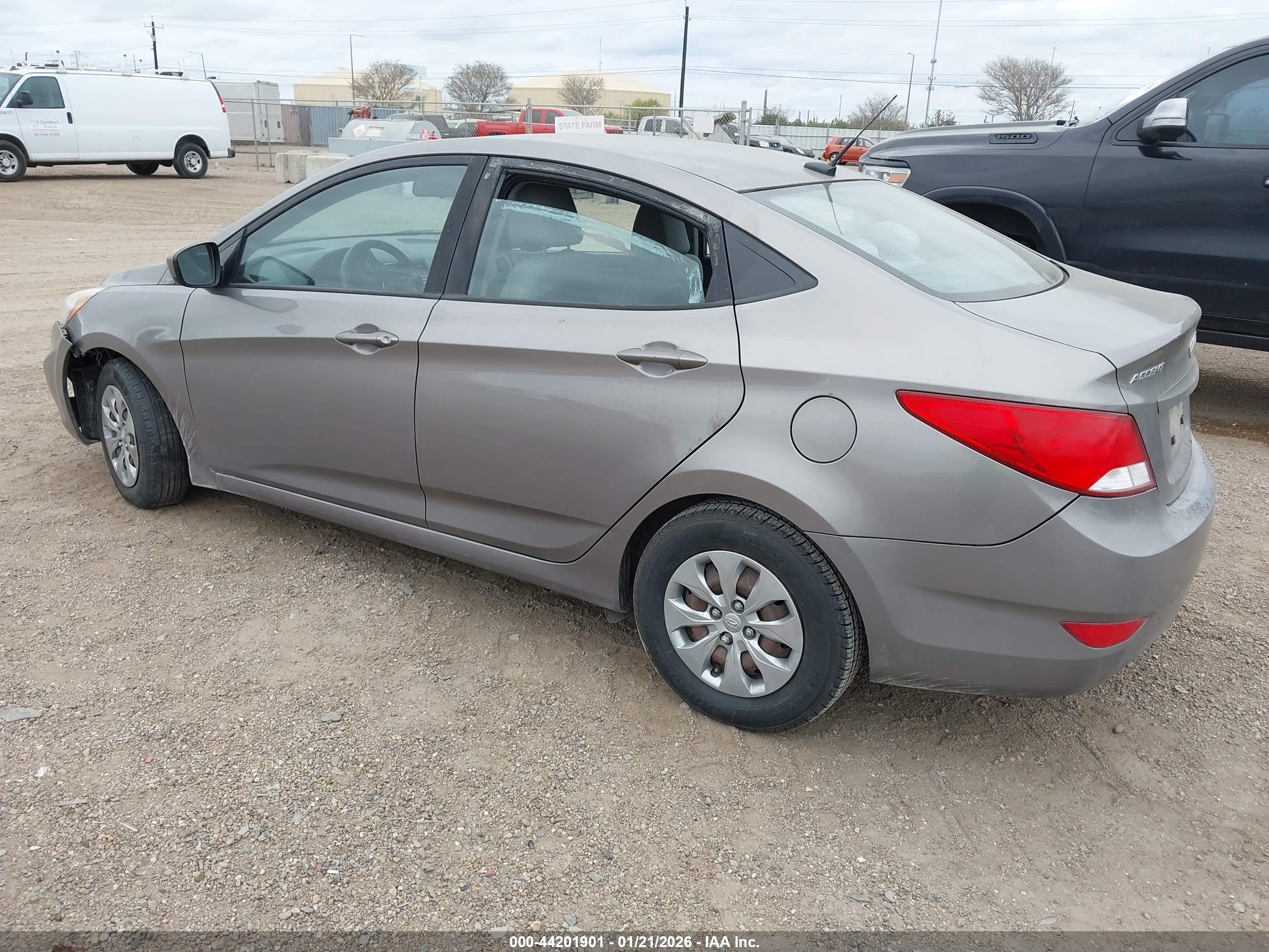HYUNDAI ACCENT image 3