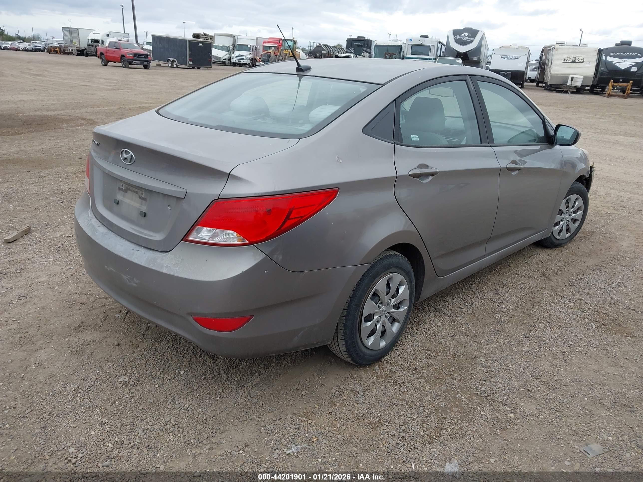 HYUNDAI ACCENT image 4