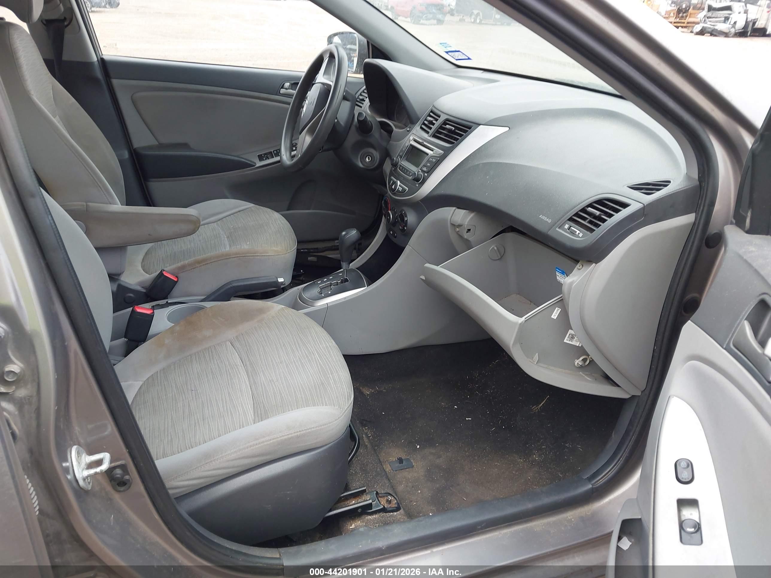 HYUNDAI ACCENT image 5