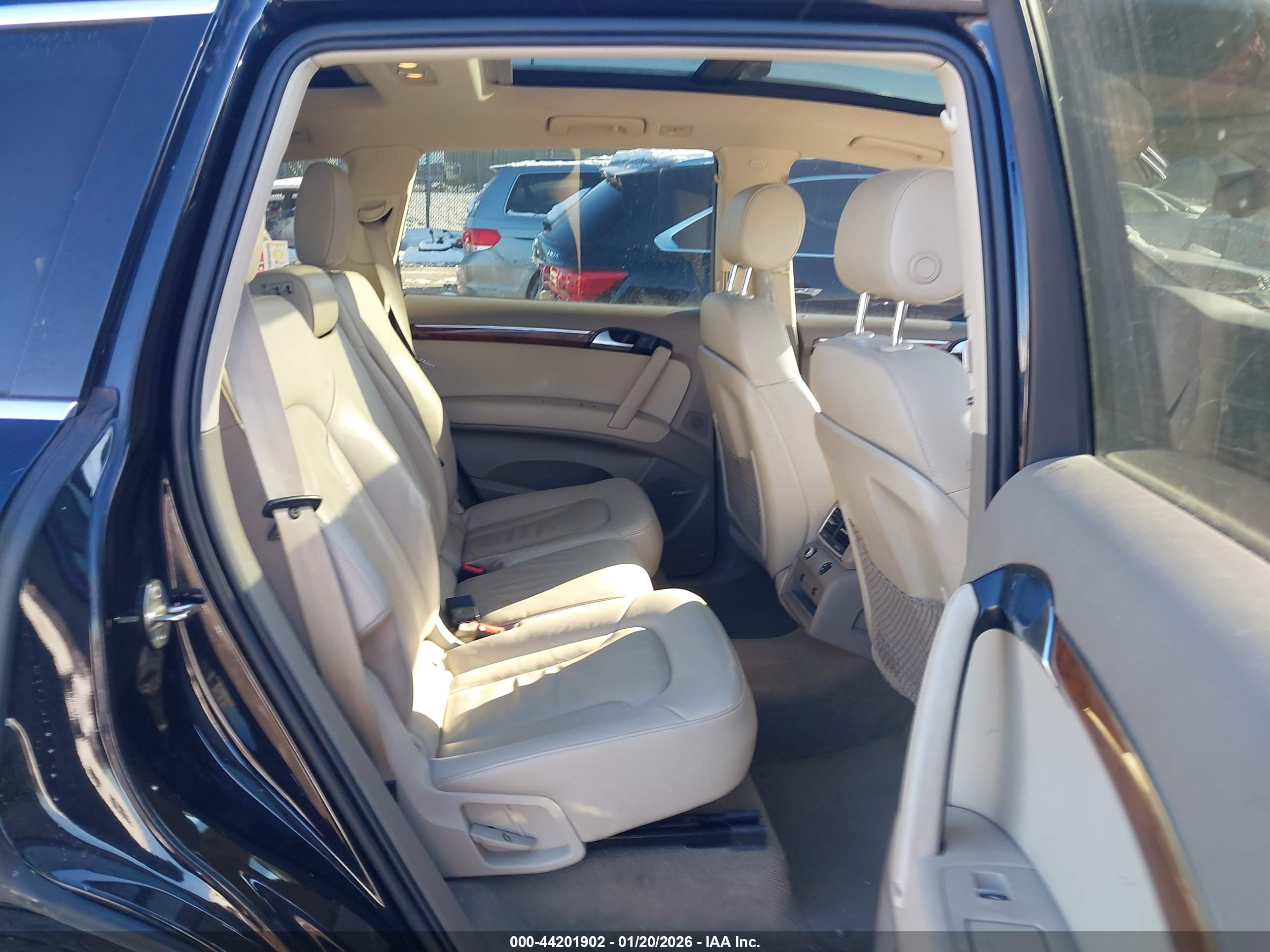 AUDI Q7 image 8