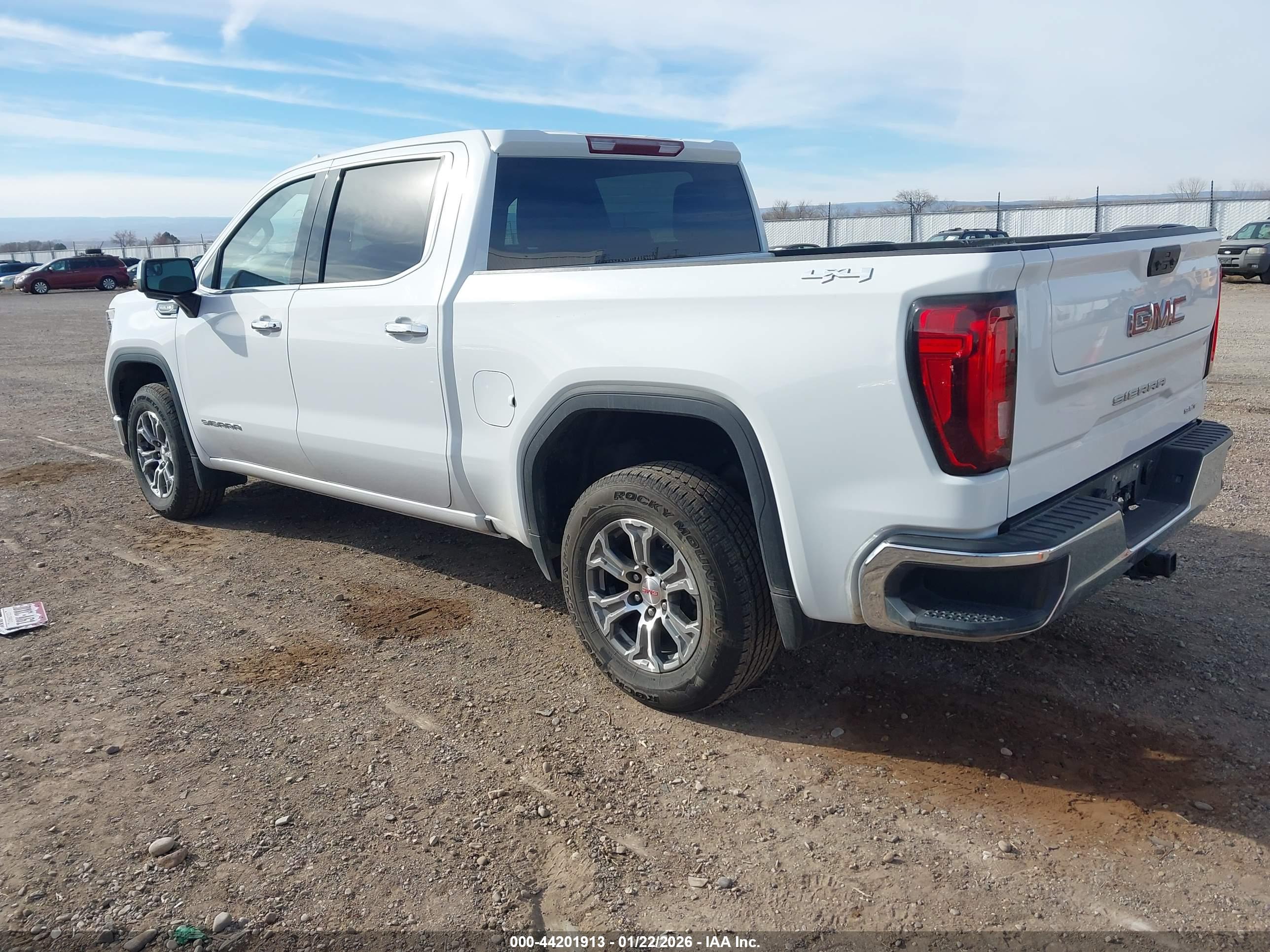 GMC SIERRA image 3