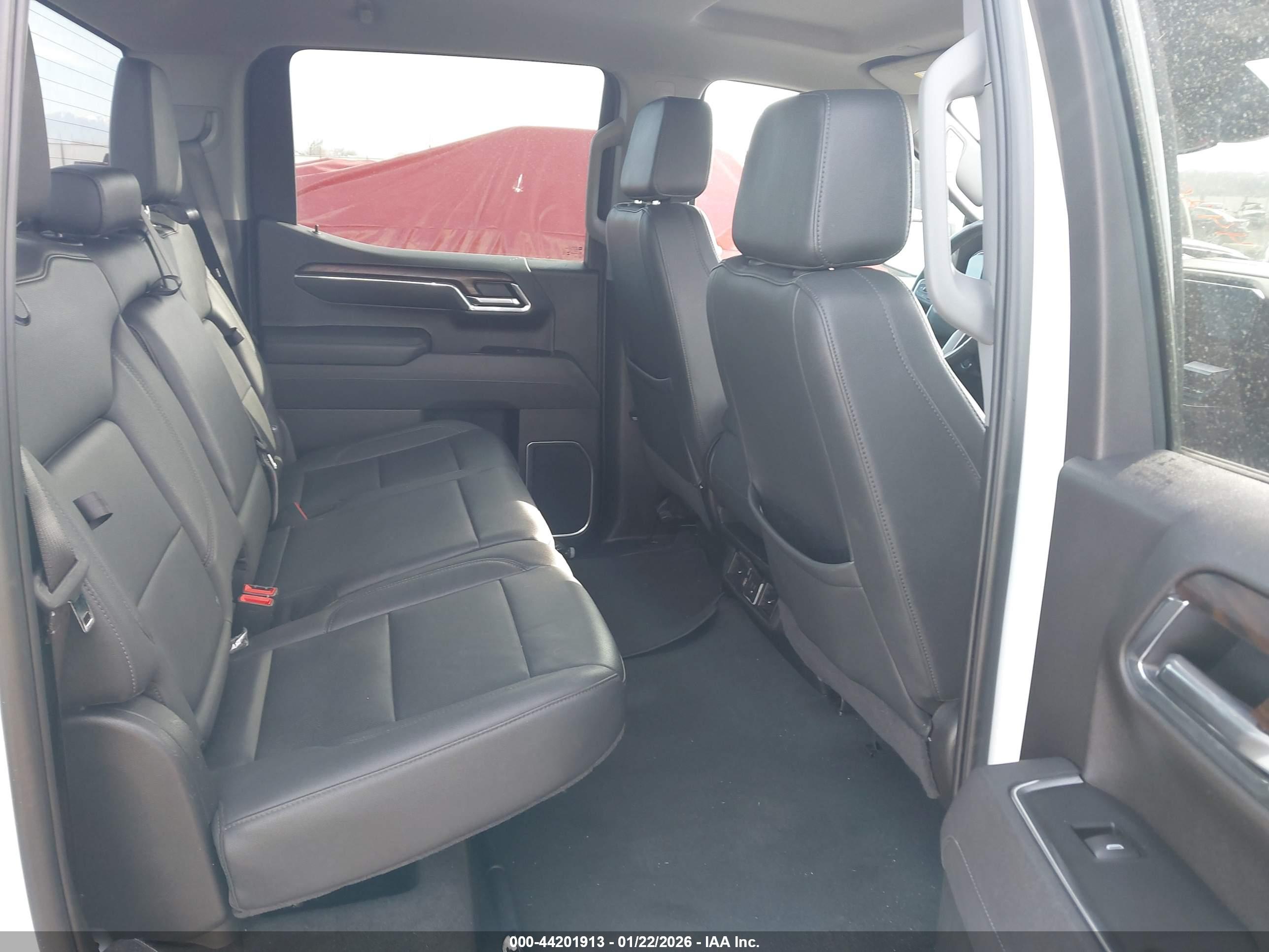 GMC SIERRA image 8