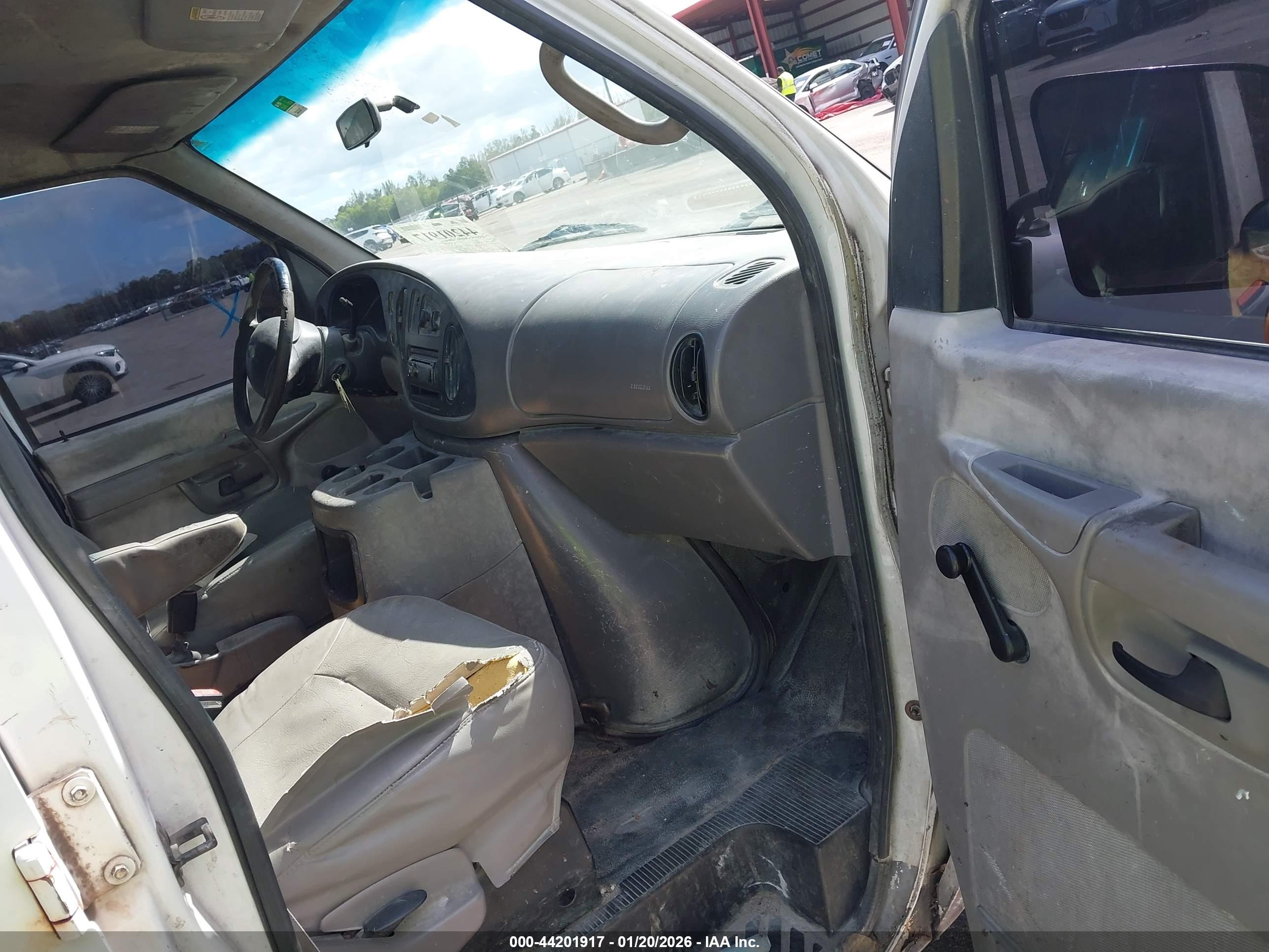 FORD E-350 image 5