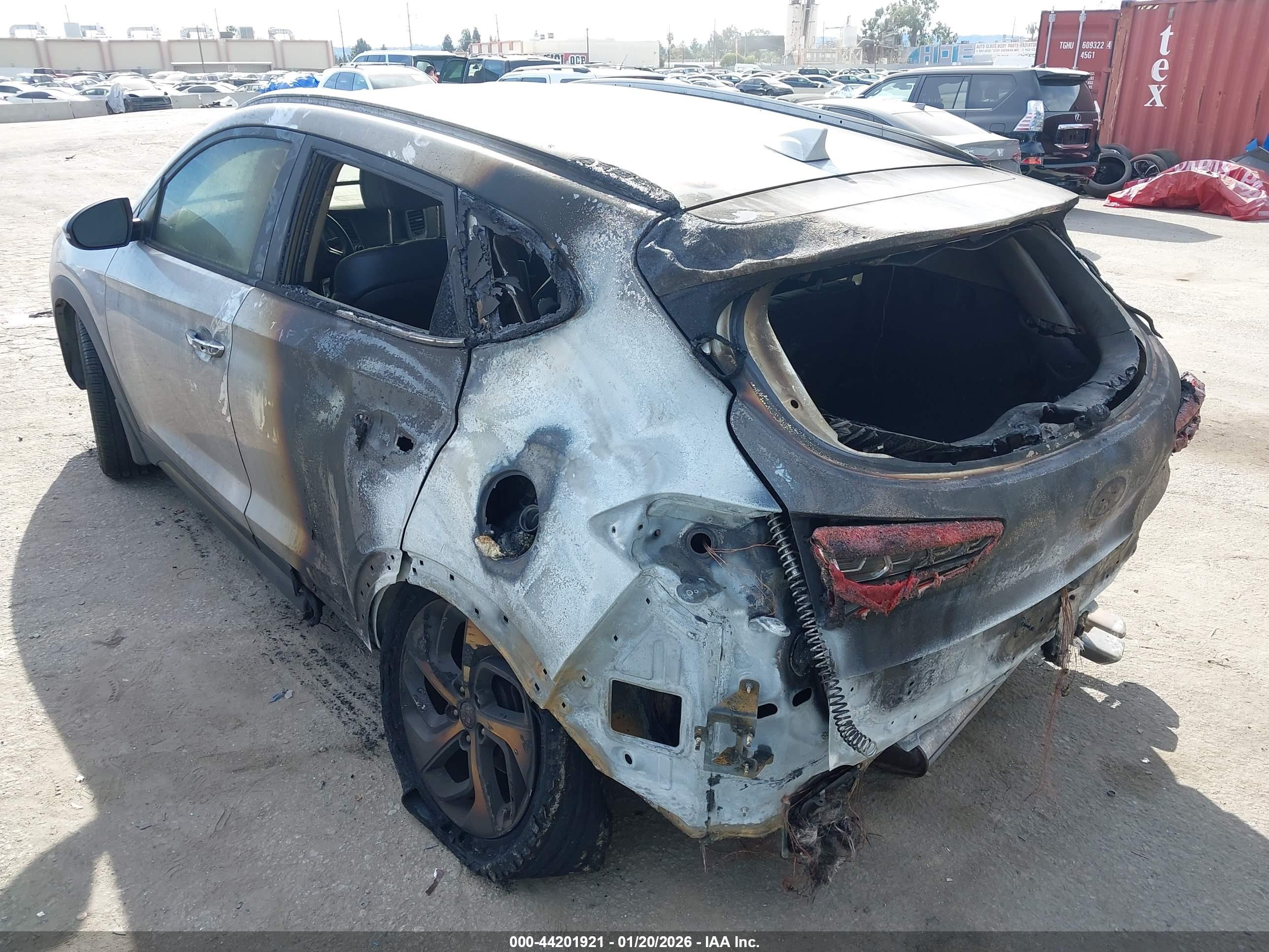 HYUNDAI TUCSON image 3
