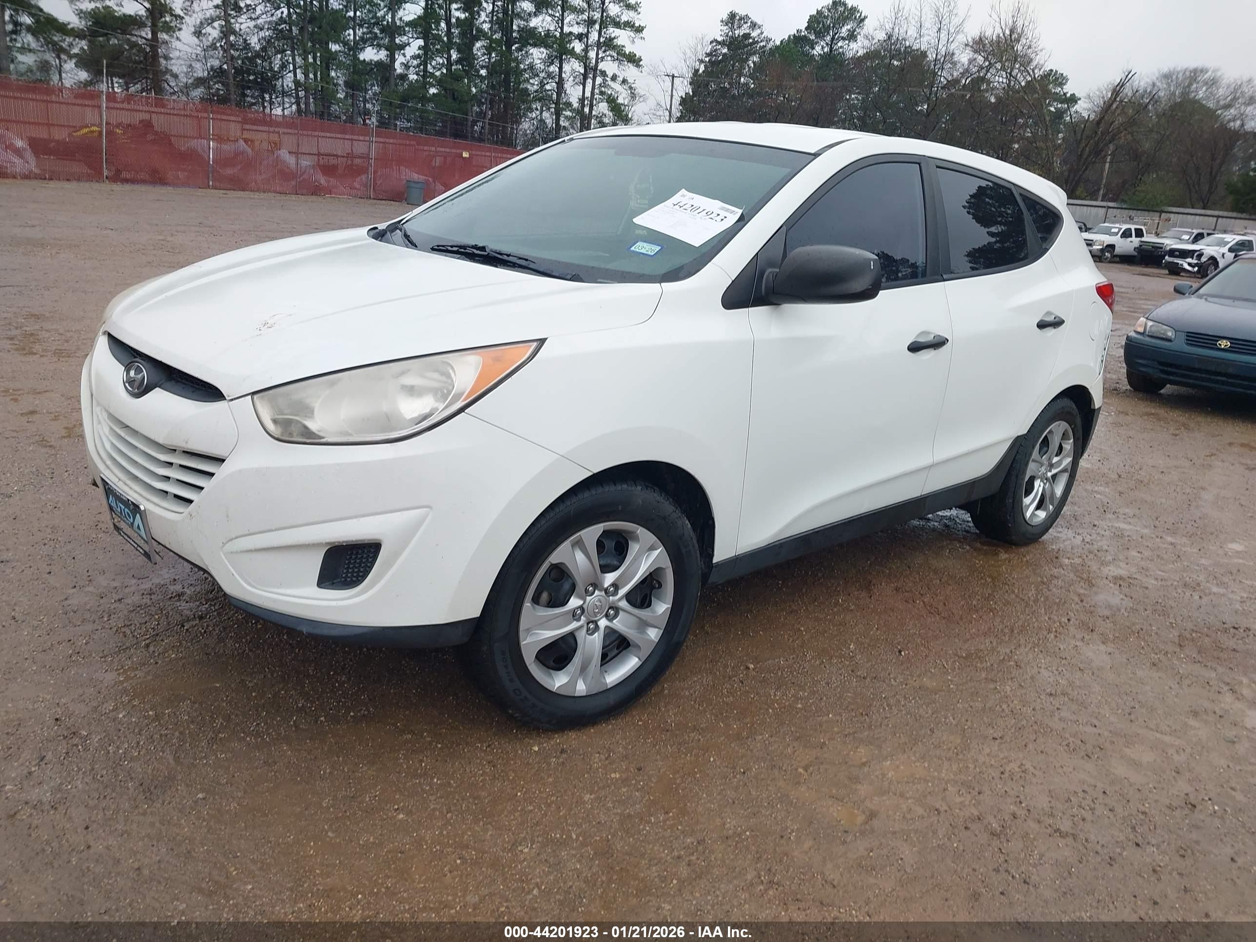 HYUNDAI TUCSON image 2