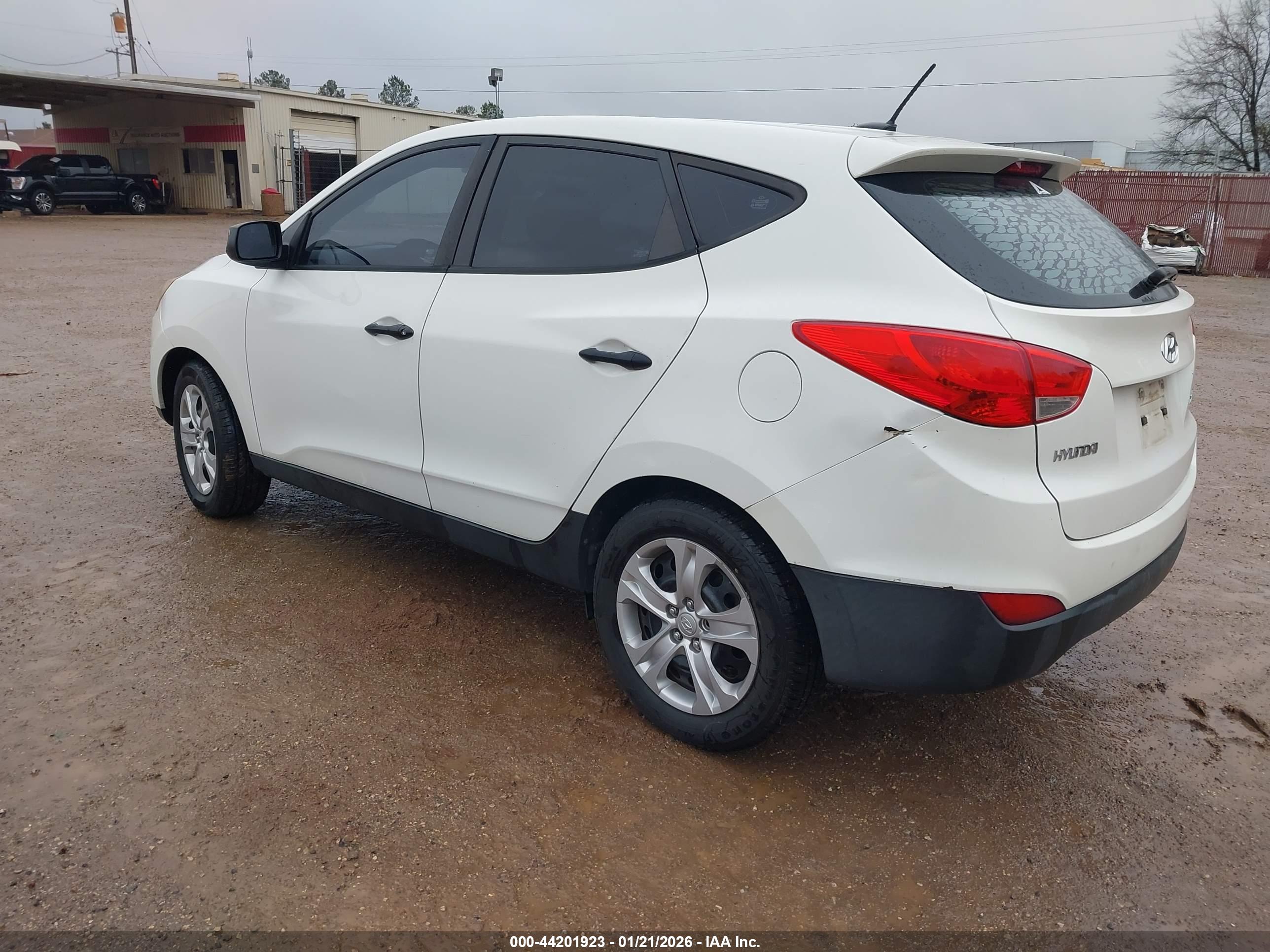 HYUNDAI TUCSON image 3