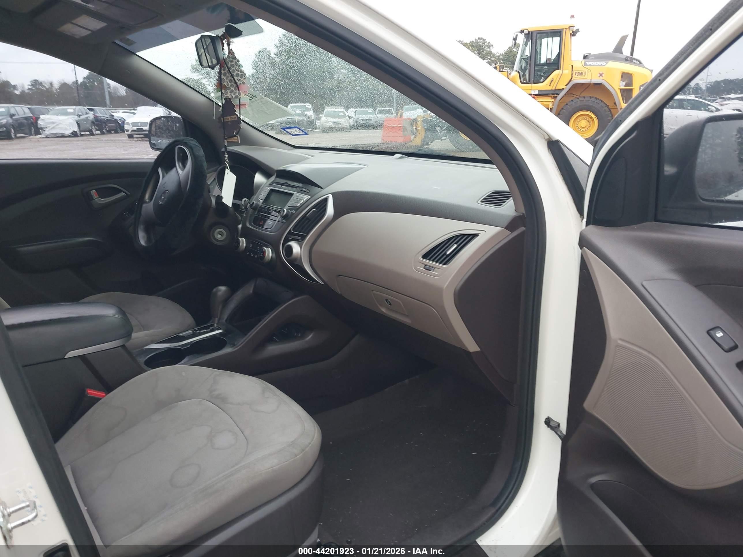 HYUNDAI TUCSON image 5