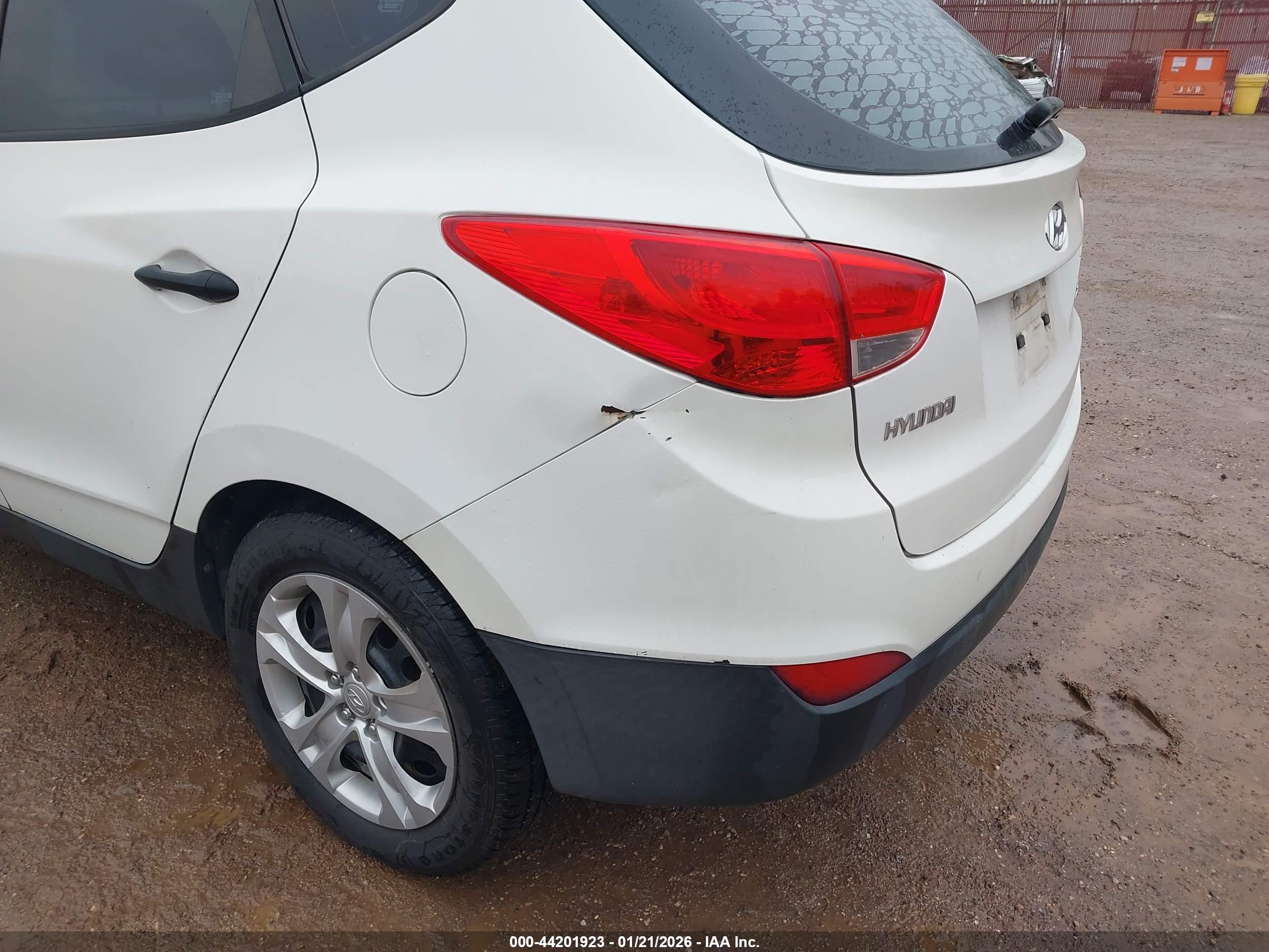 HYUNDAI TUCSON image 6