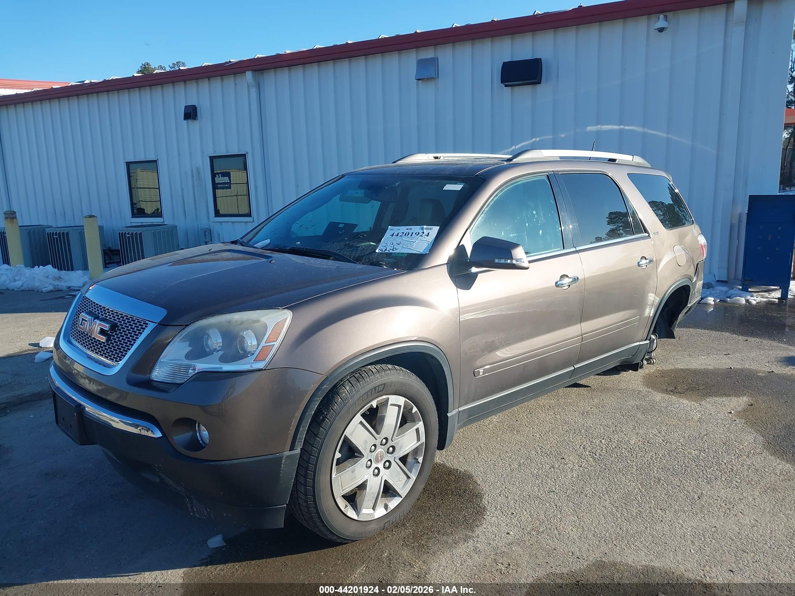GMC ACADIA image 2