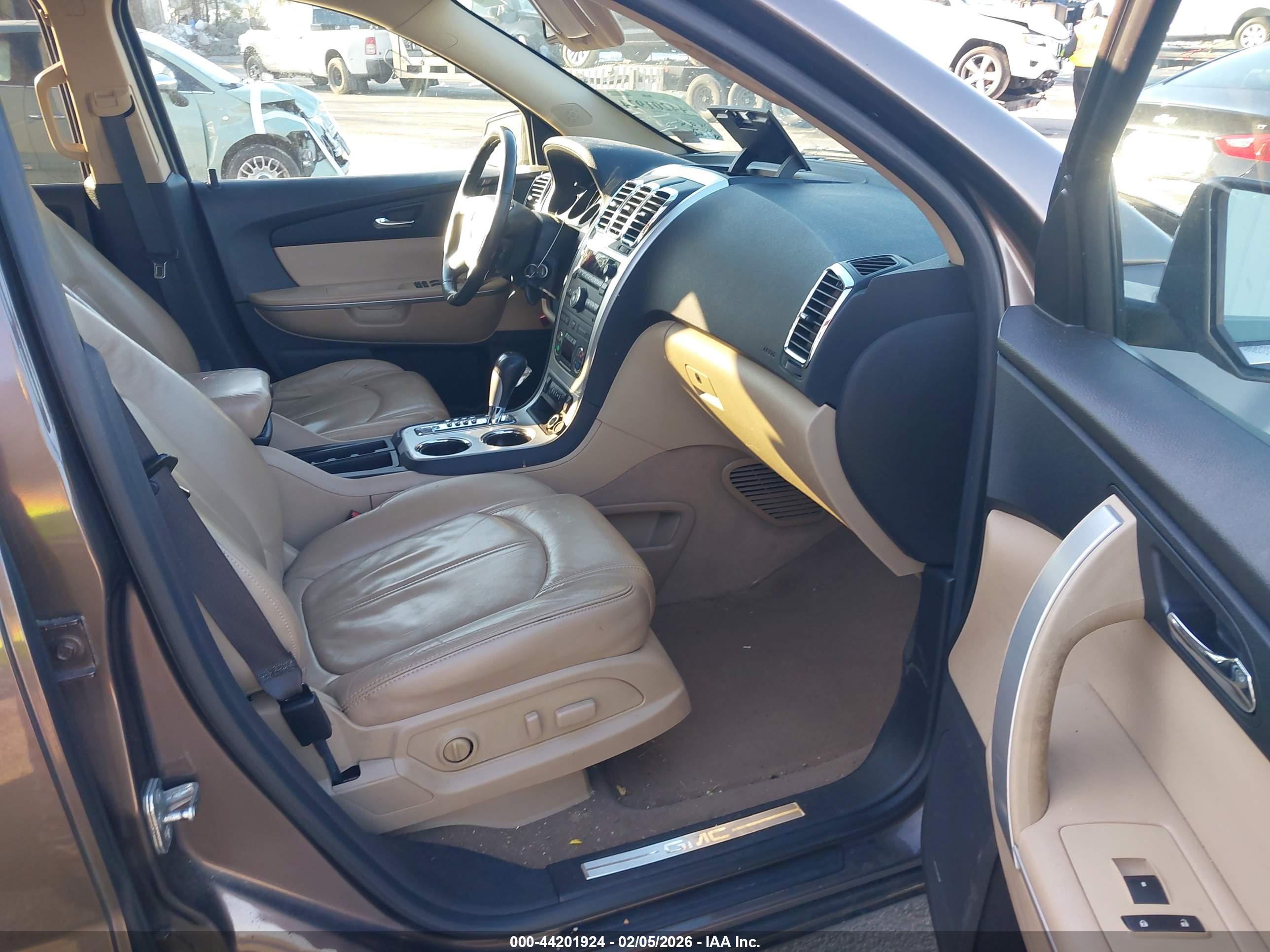 GMC ACADIA image 5