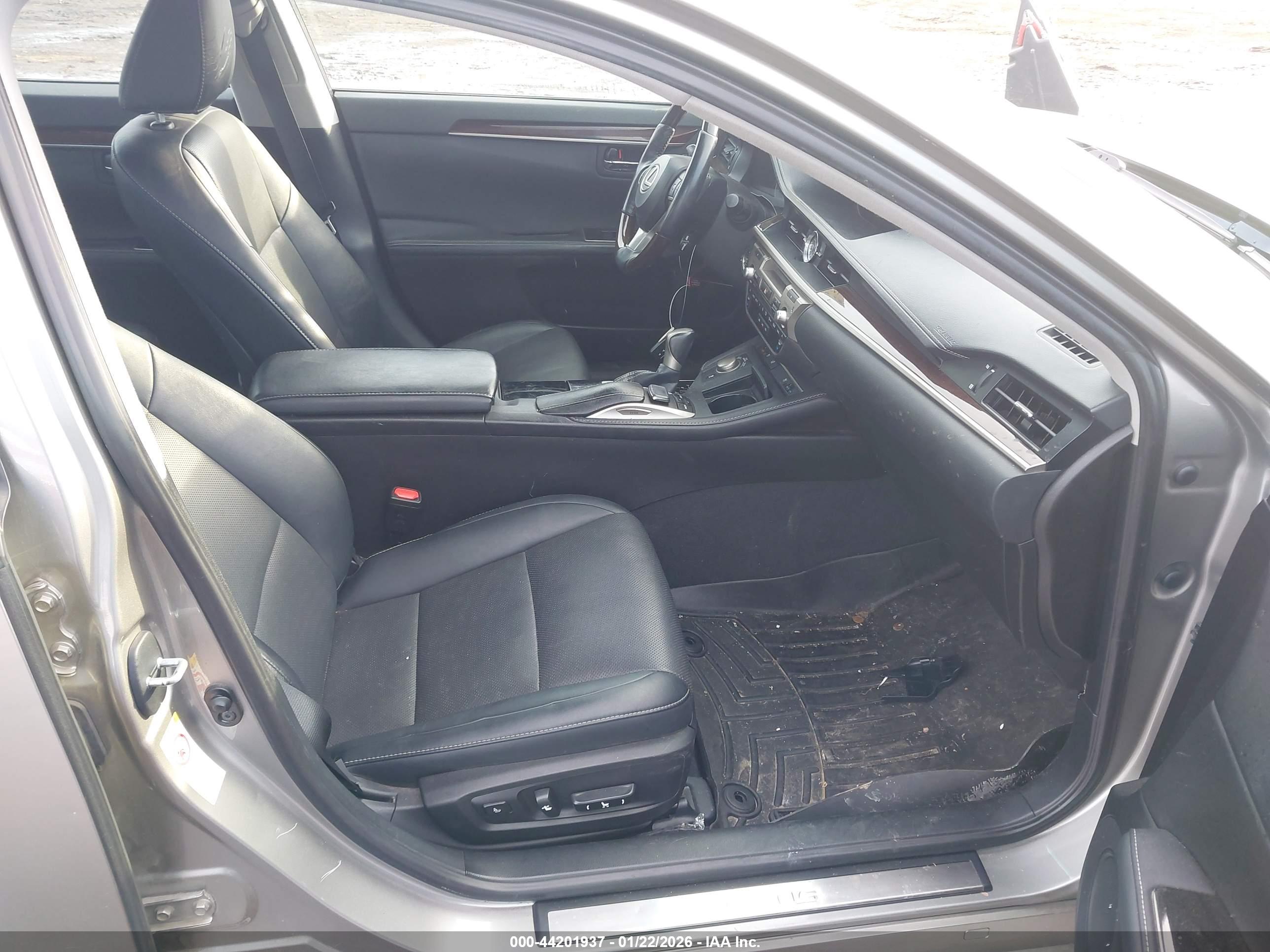 LEXUS ES image 5
