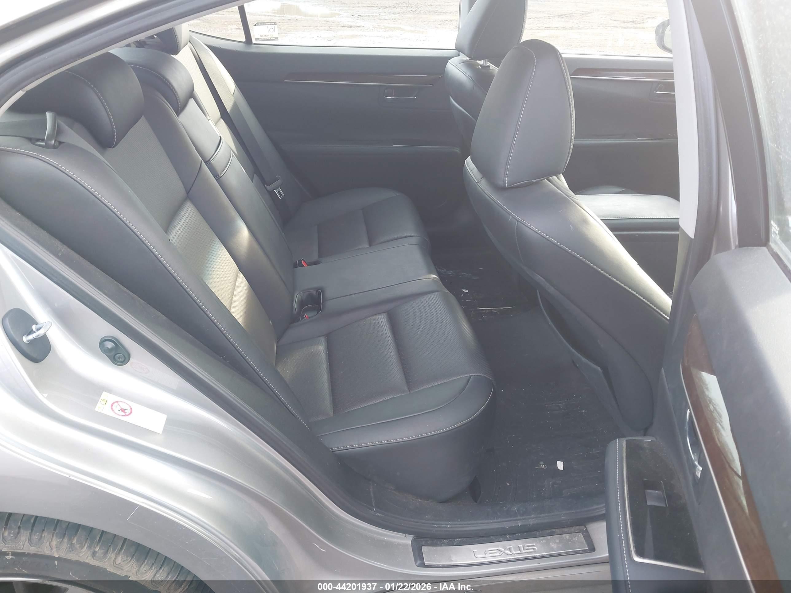 LEXUS ES image 8