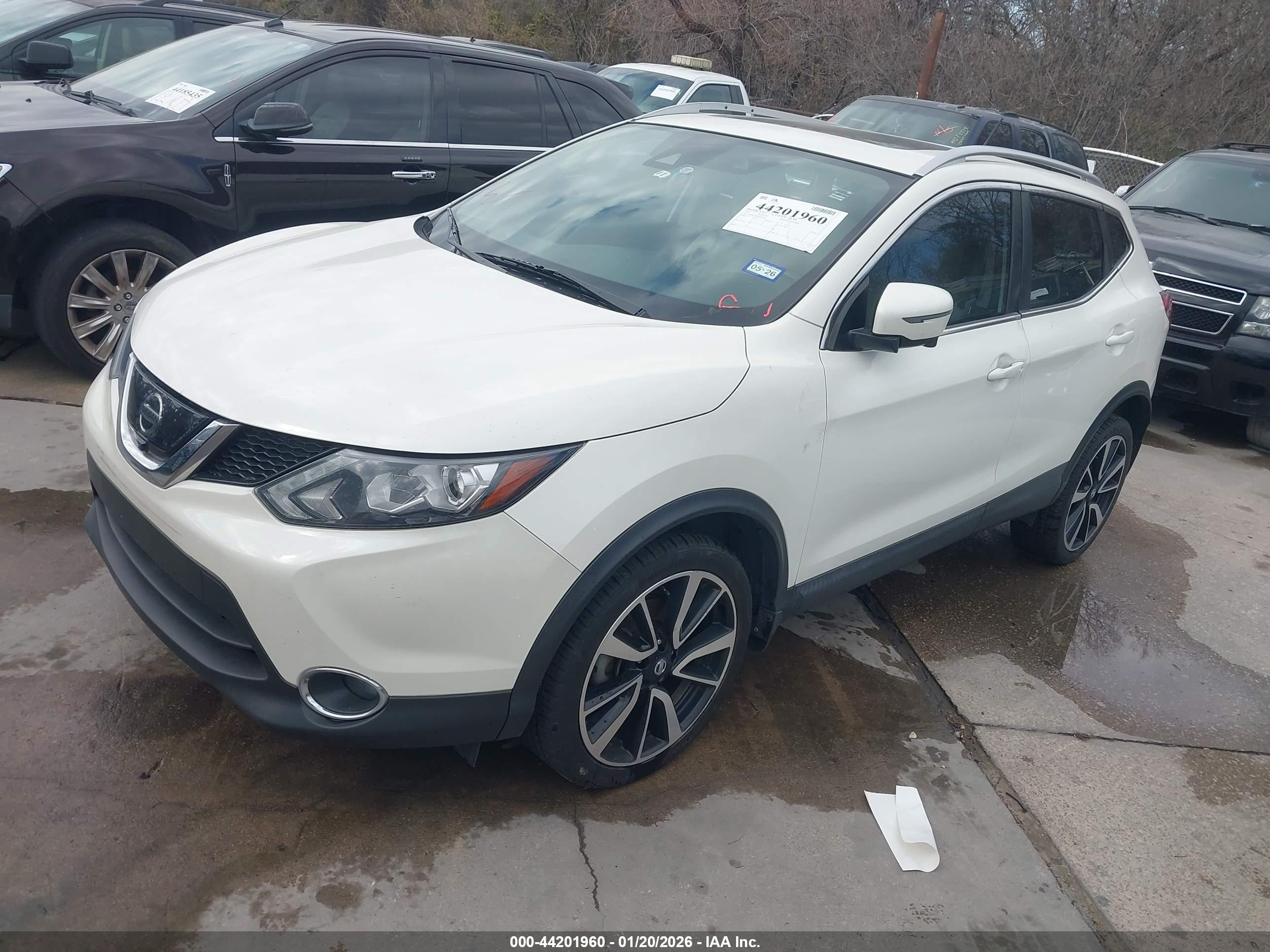 NISSAN ROGUE image 2