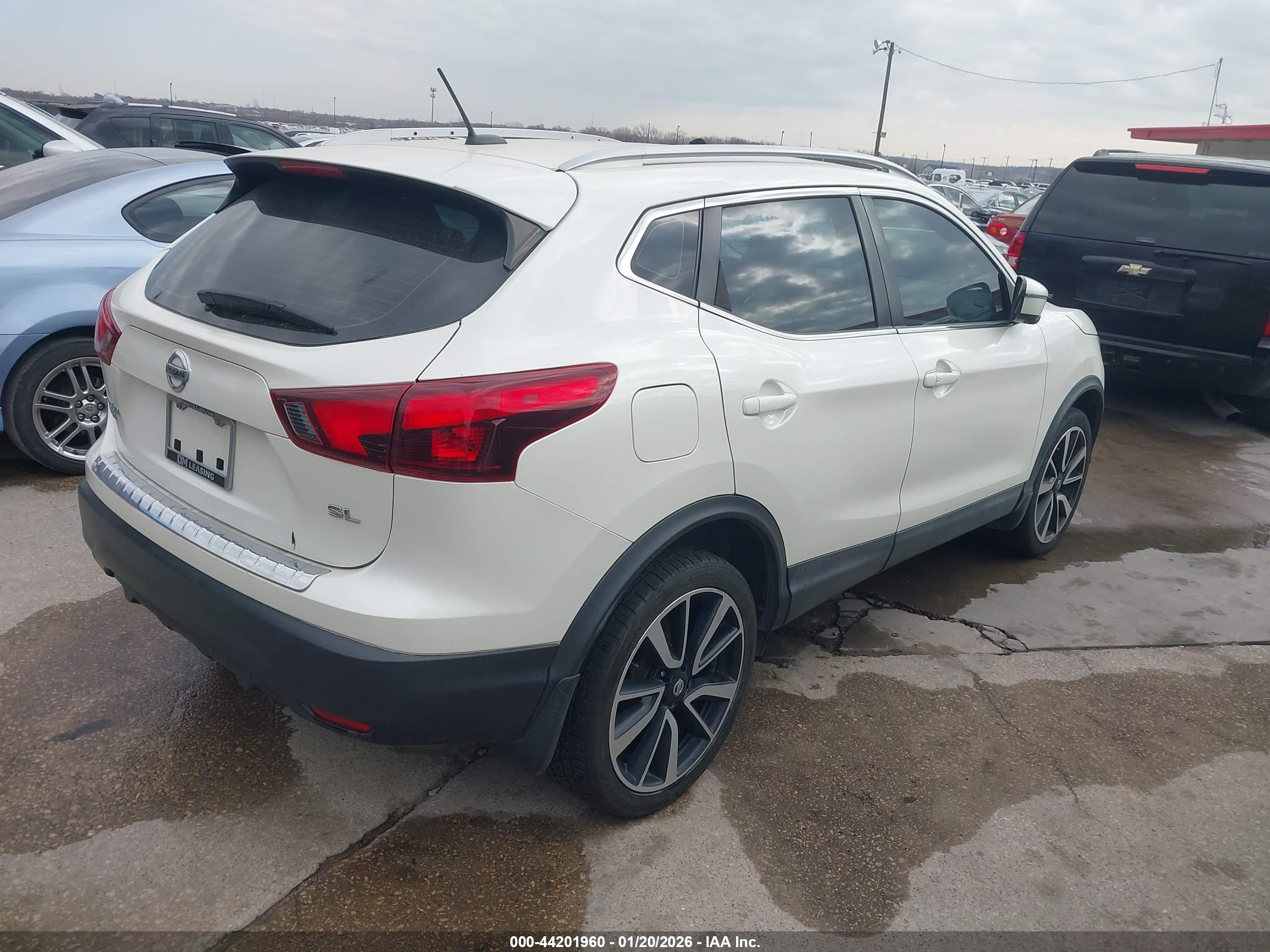 NISSAN ROGUE image 4