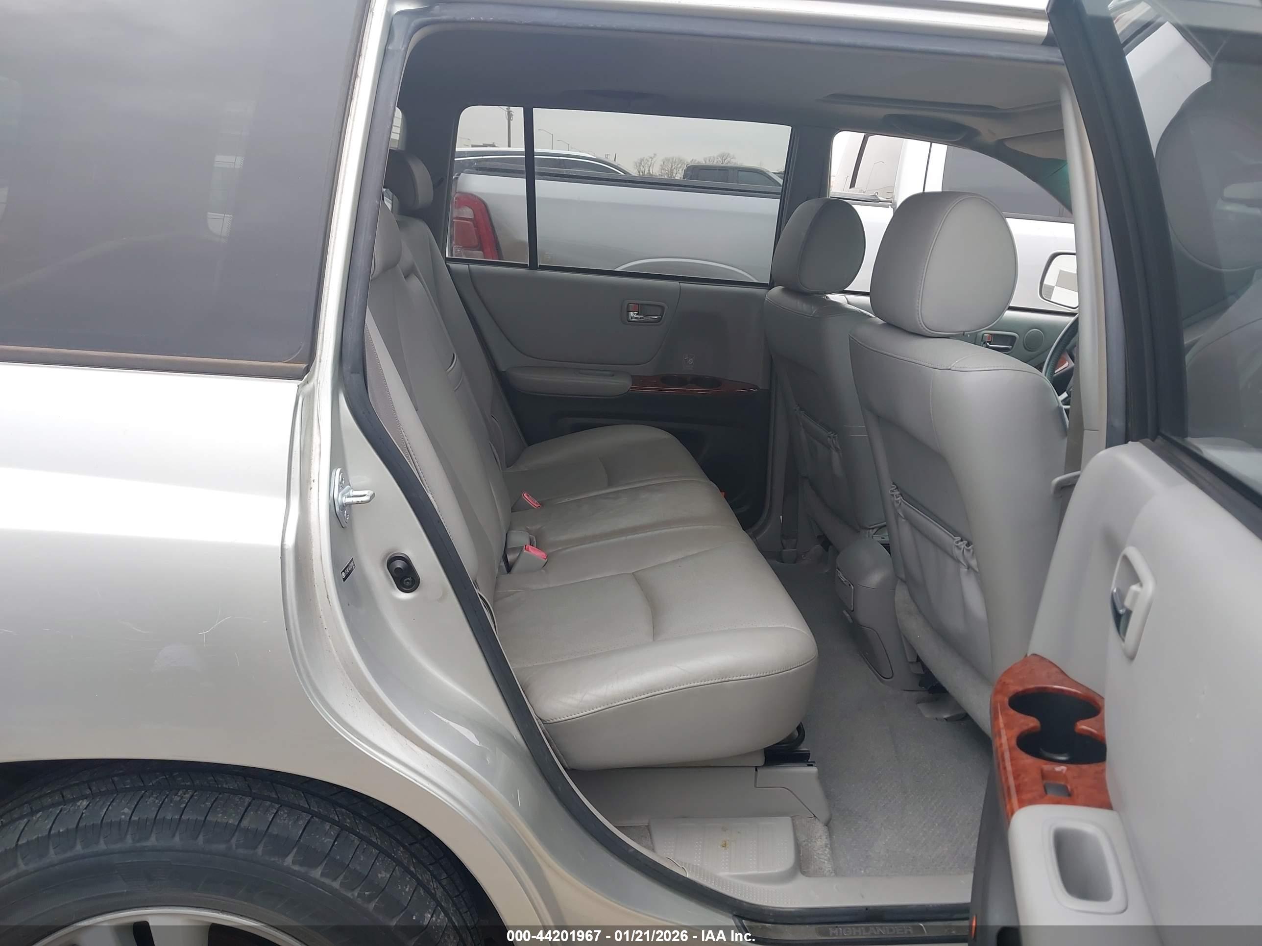 TOYOTA HIGHLANDER image 8