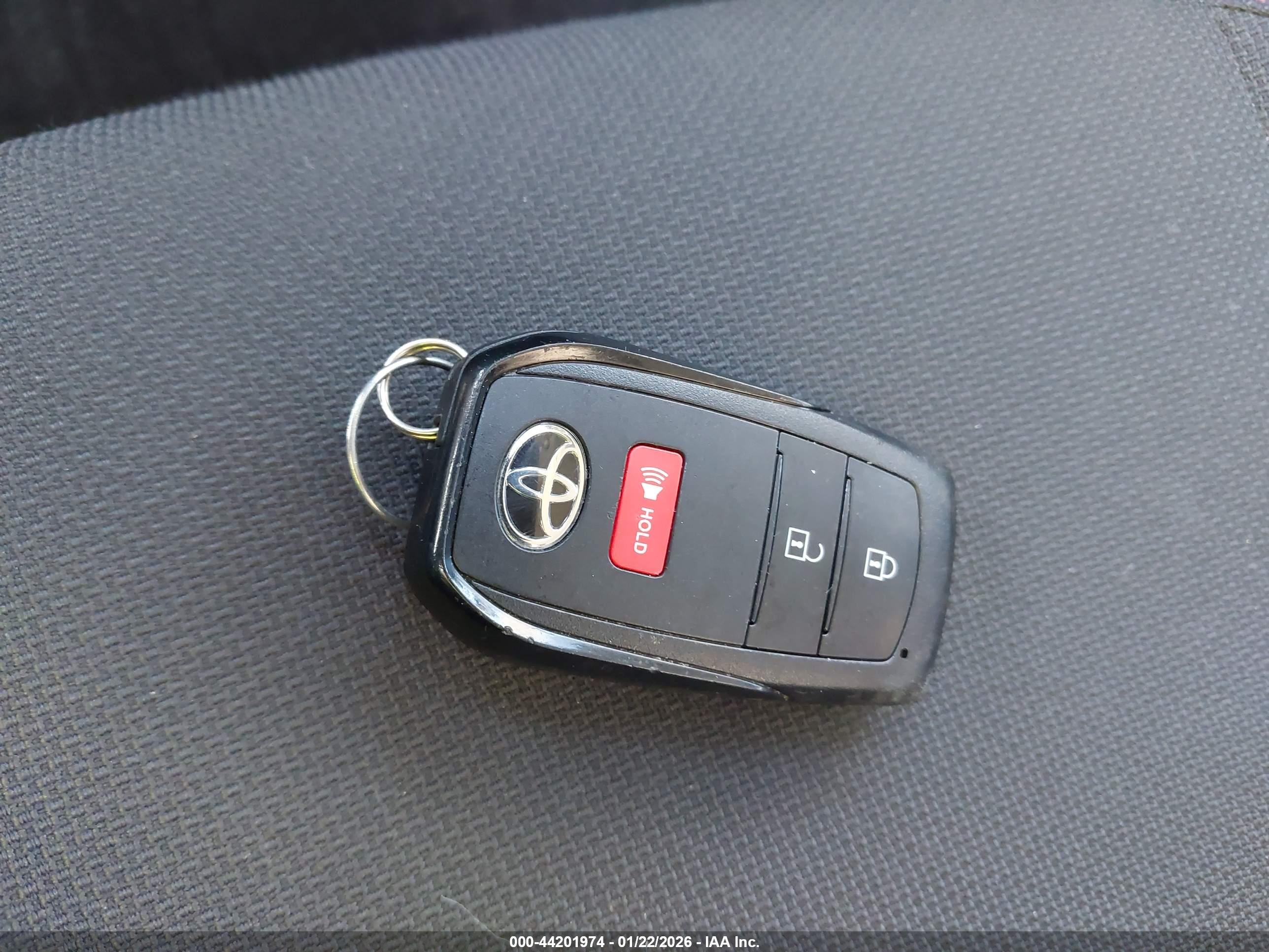 TOYOTA PRIUS image 11
