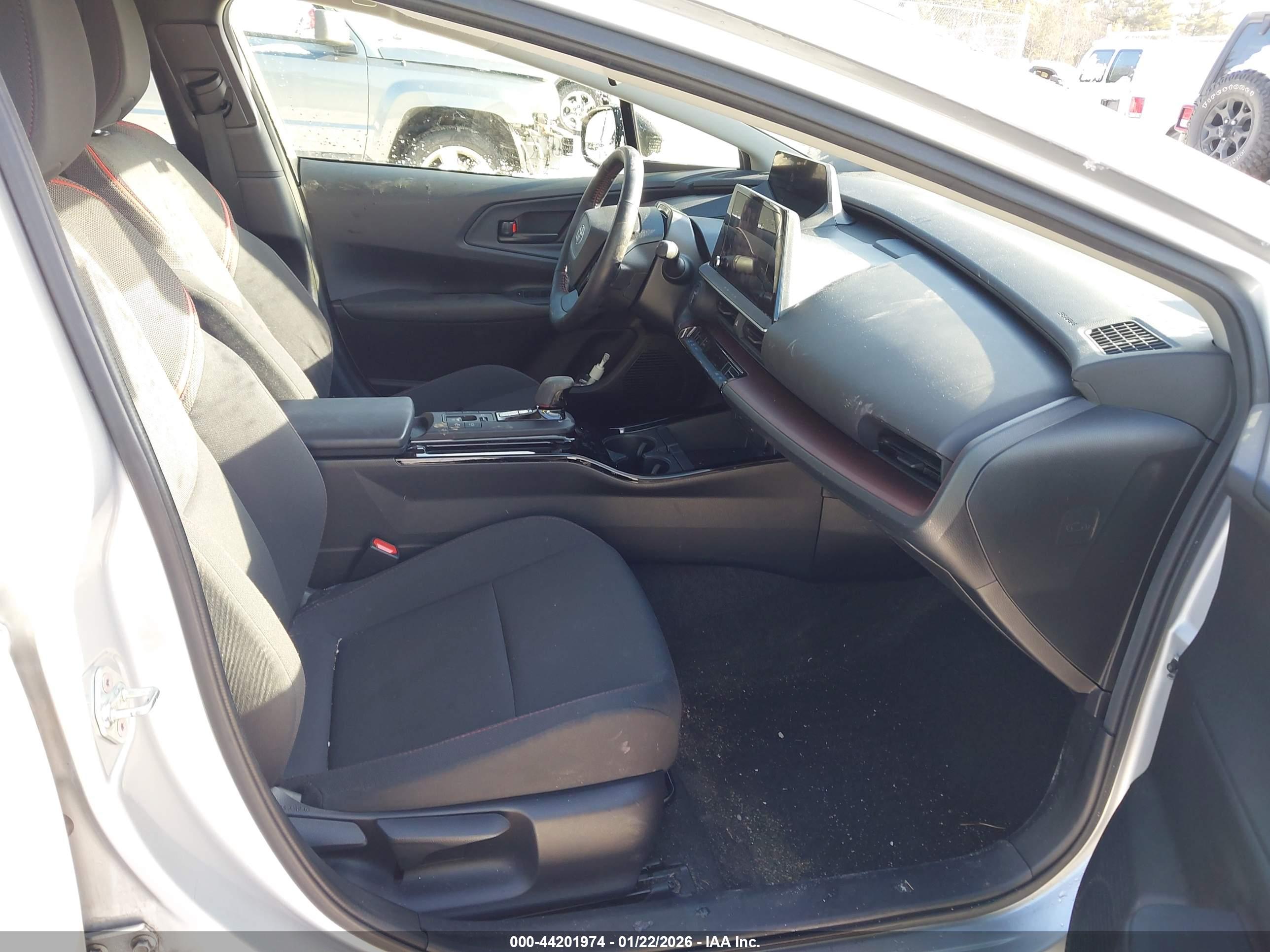 TOYOTA PRIUS image 5