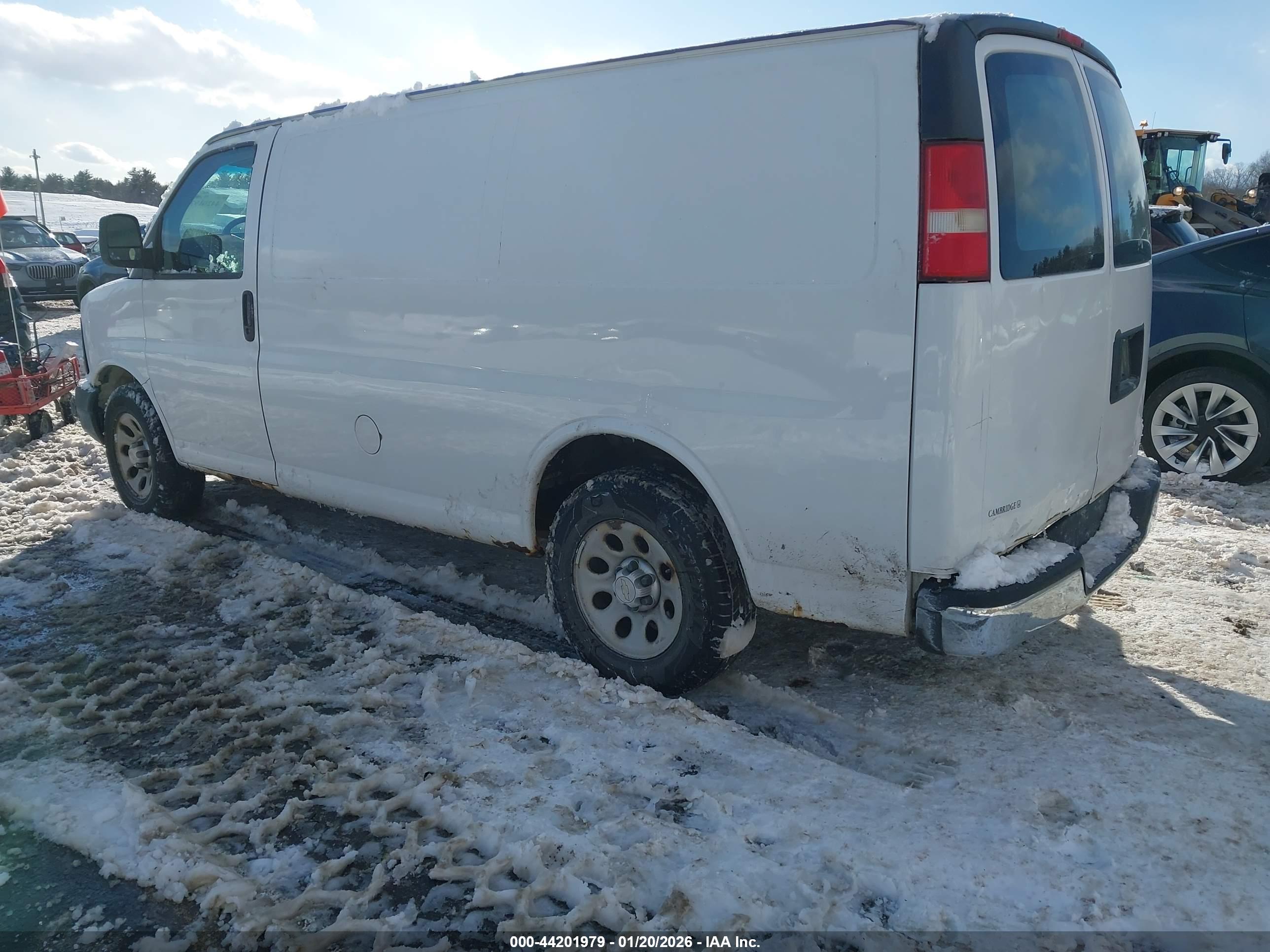 CHEVROLET EXPRESS image 3