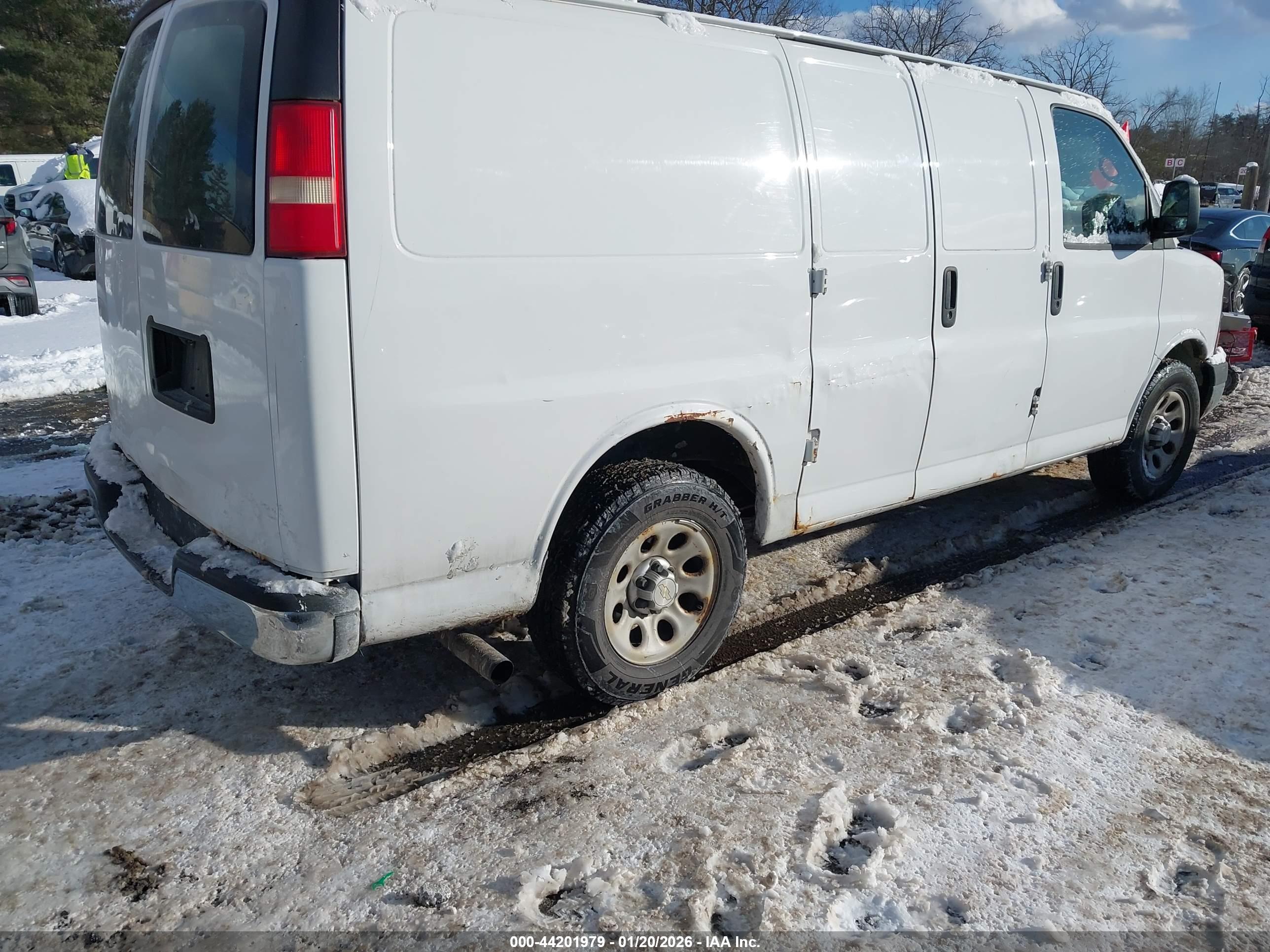 CHEVROLET EXPRESS image 4