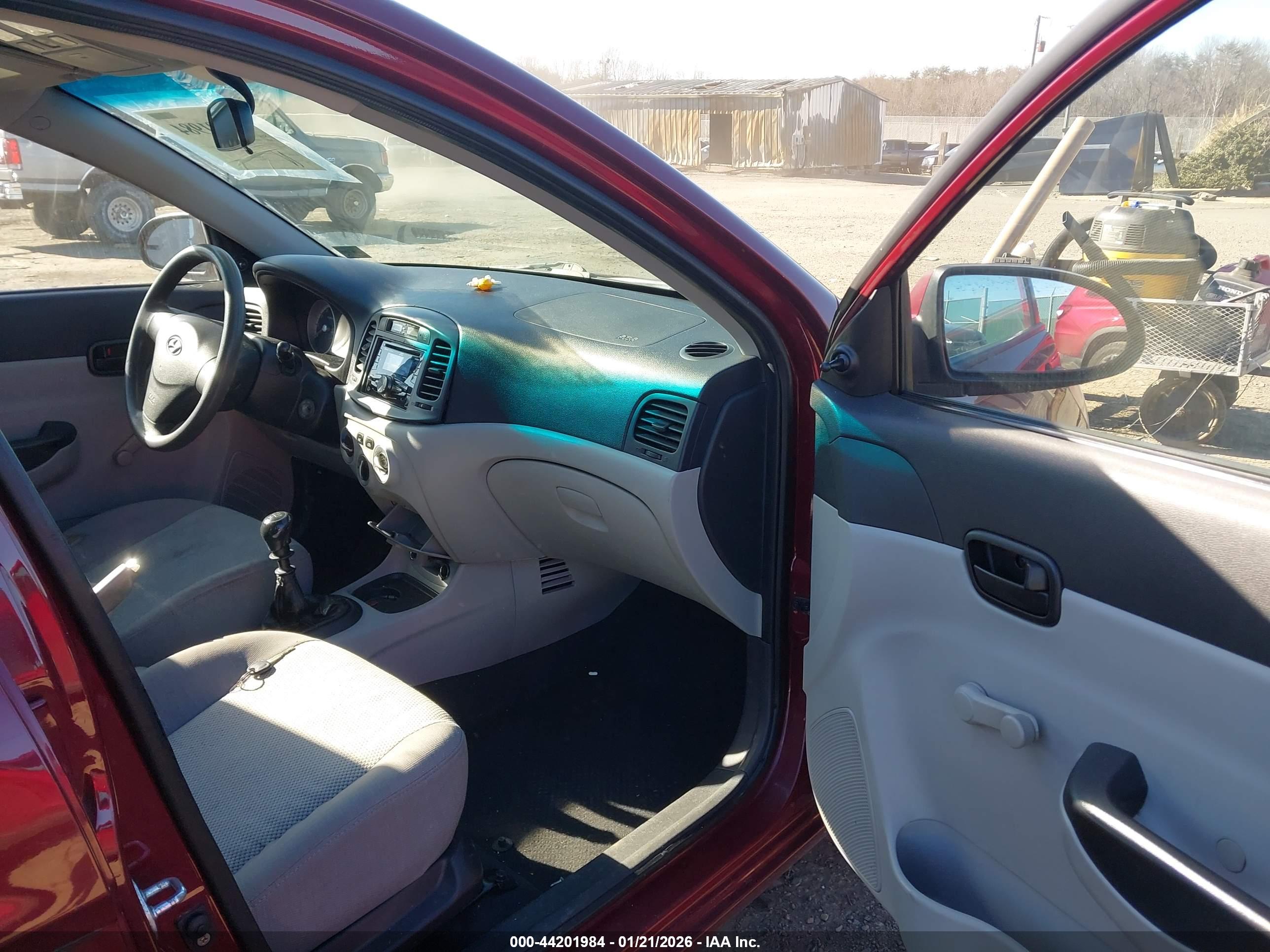 HYUNDAI ACCENT image 5