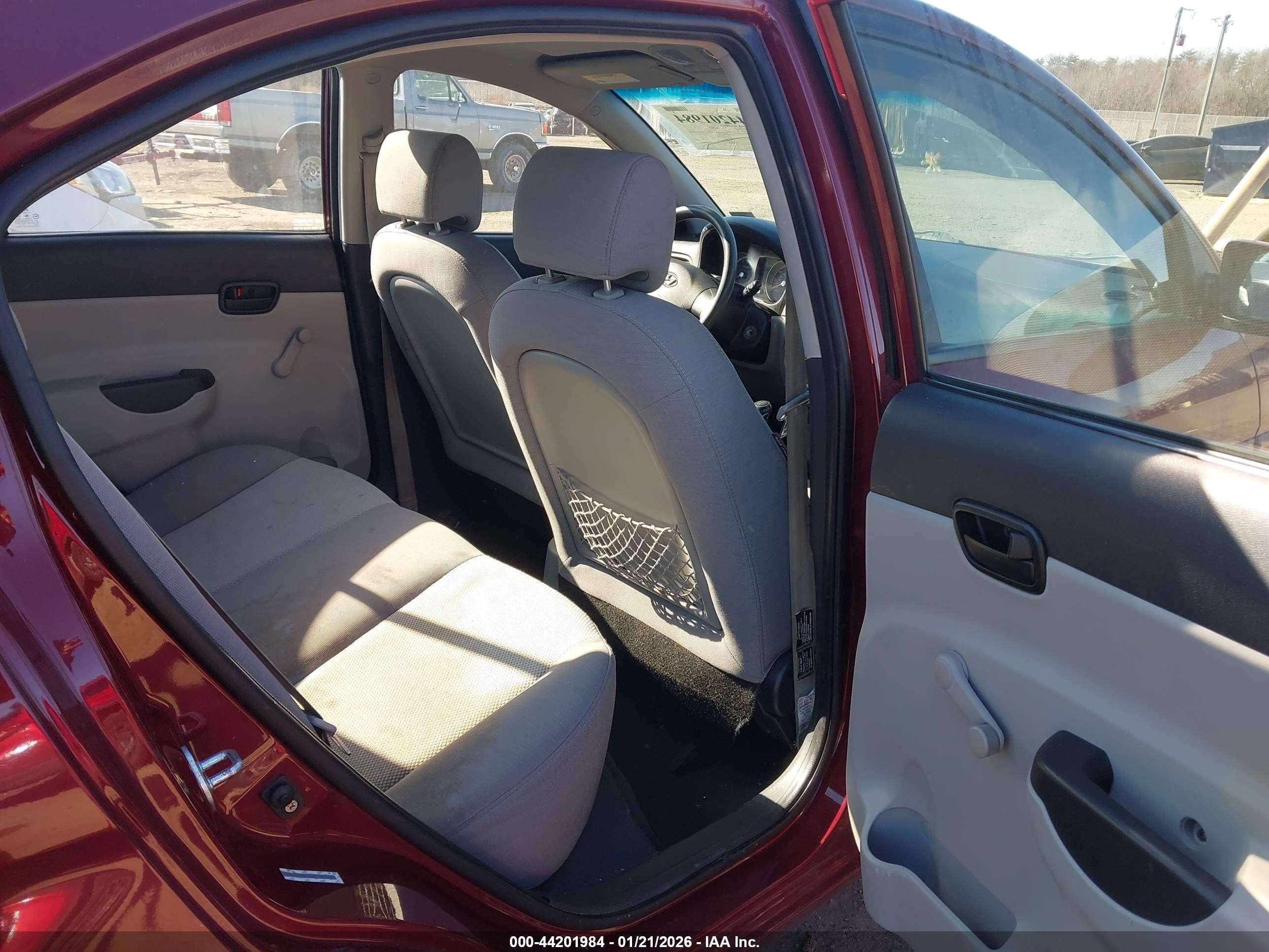 HYUNDAI ACCENT image 8