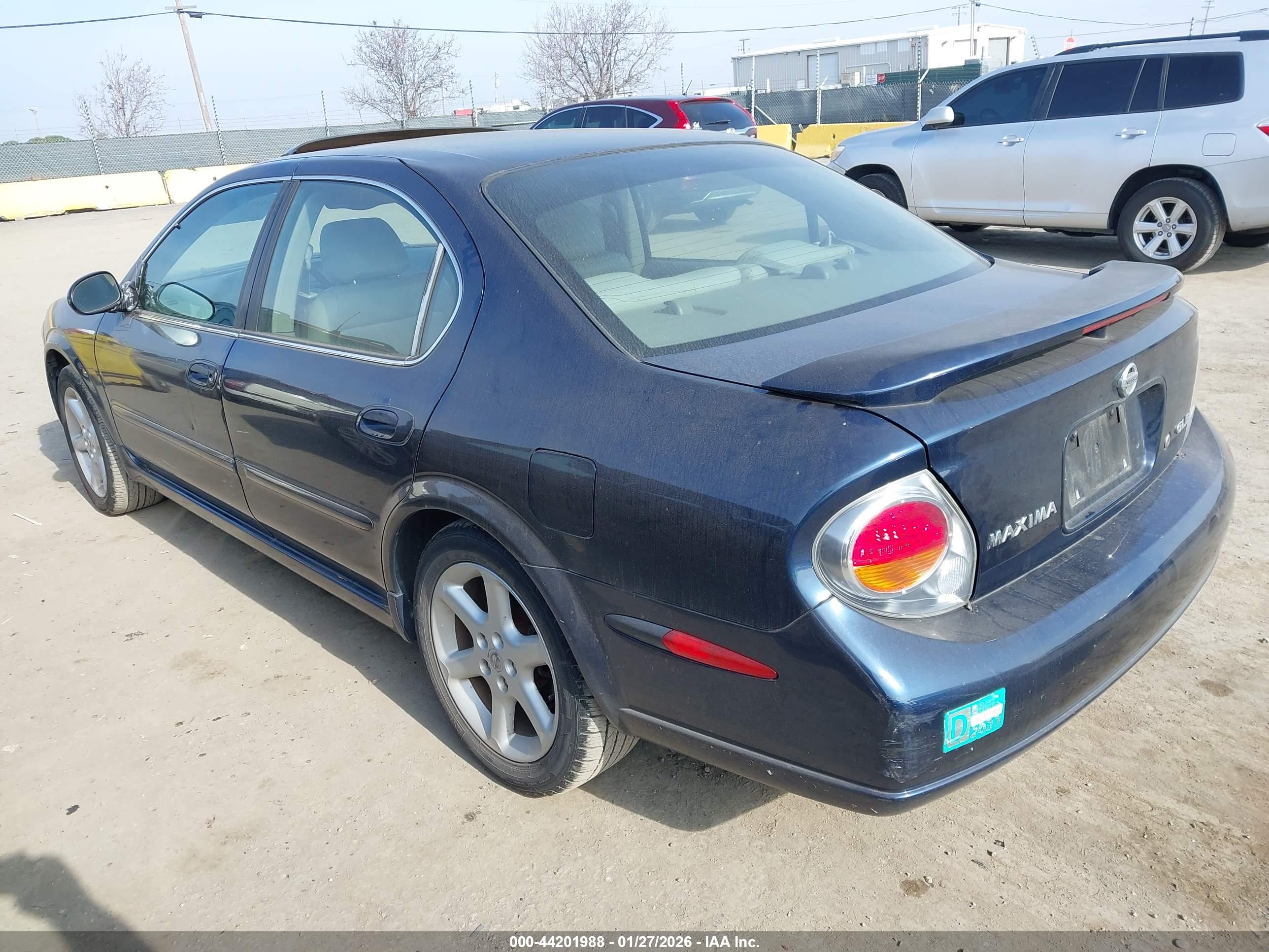 NISSAN MAXIMA image 3