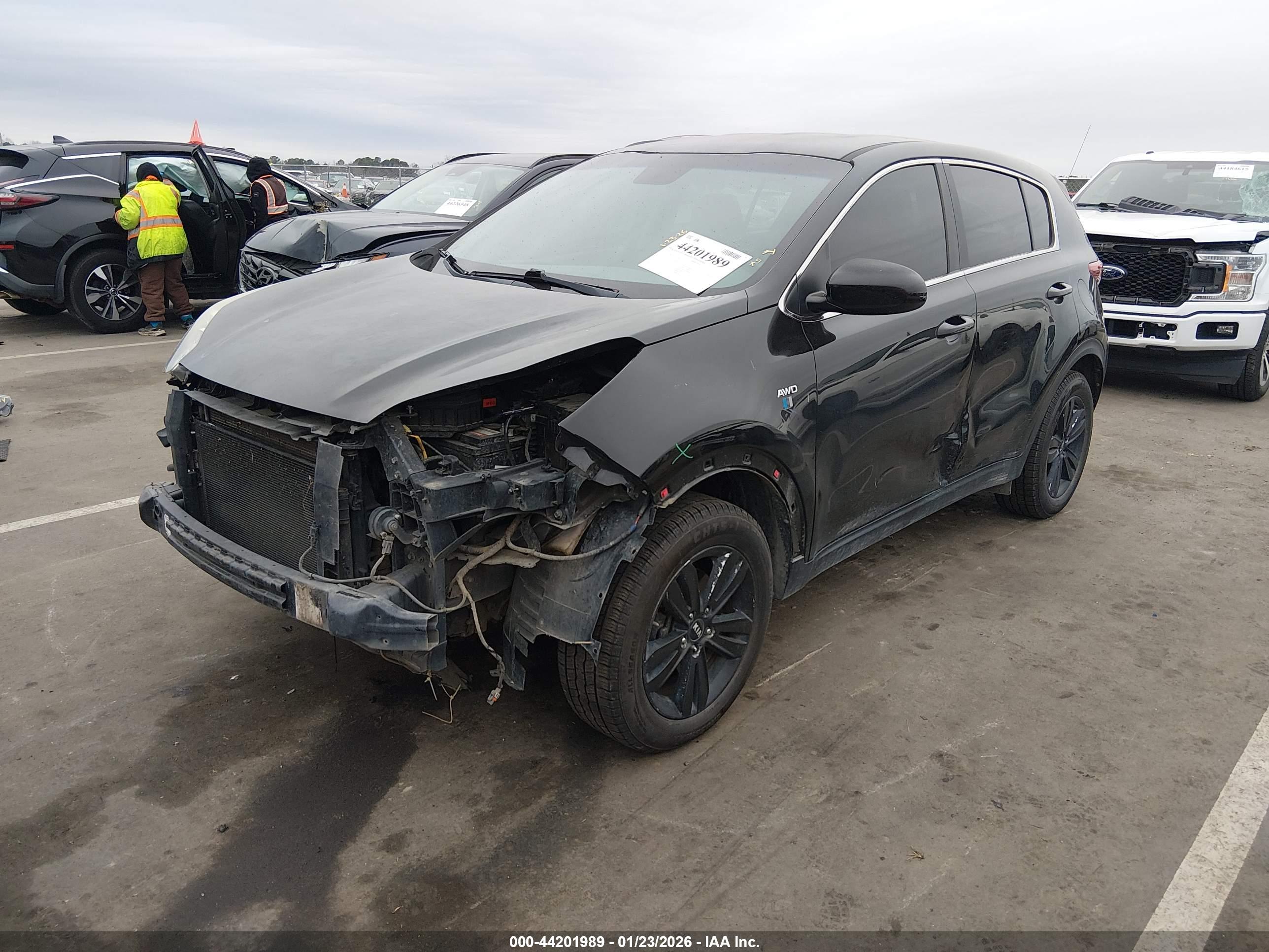 KIA SPORTAGE image 2