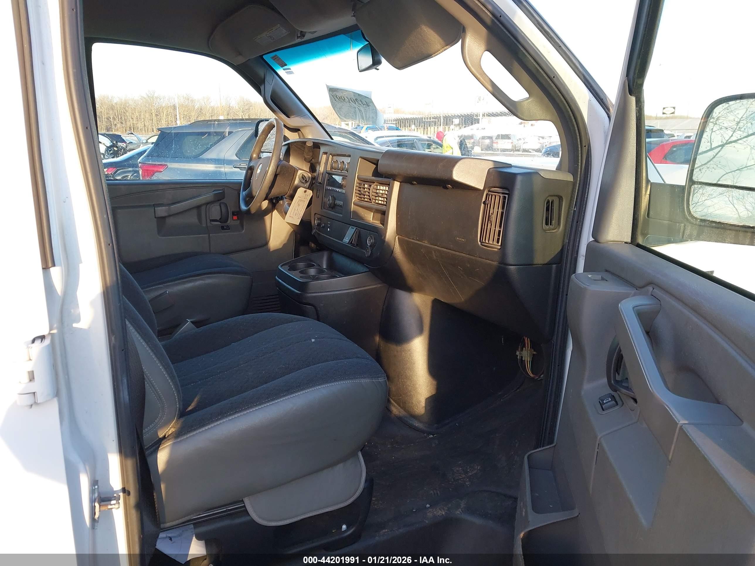 CHEVROLET EXPRESS image 5
