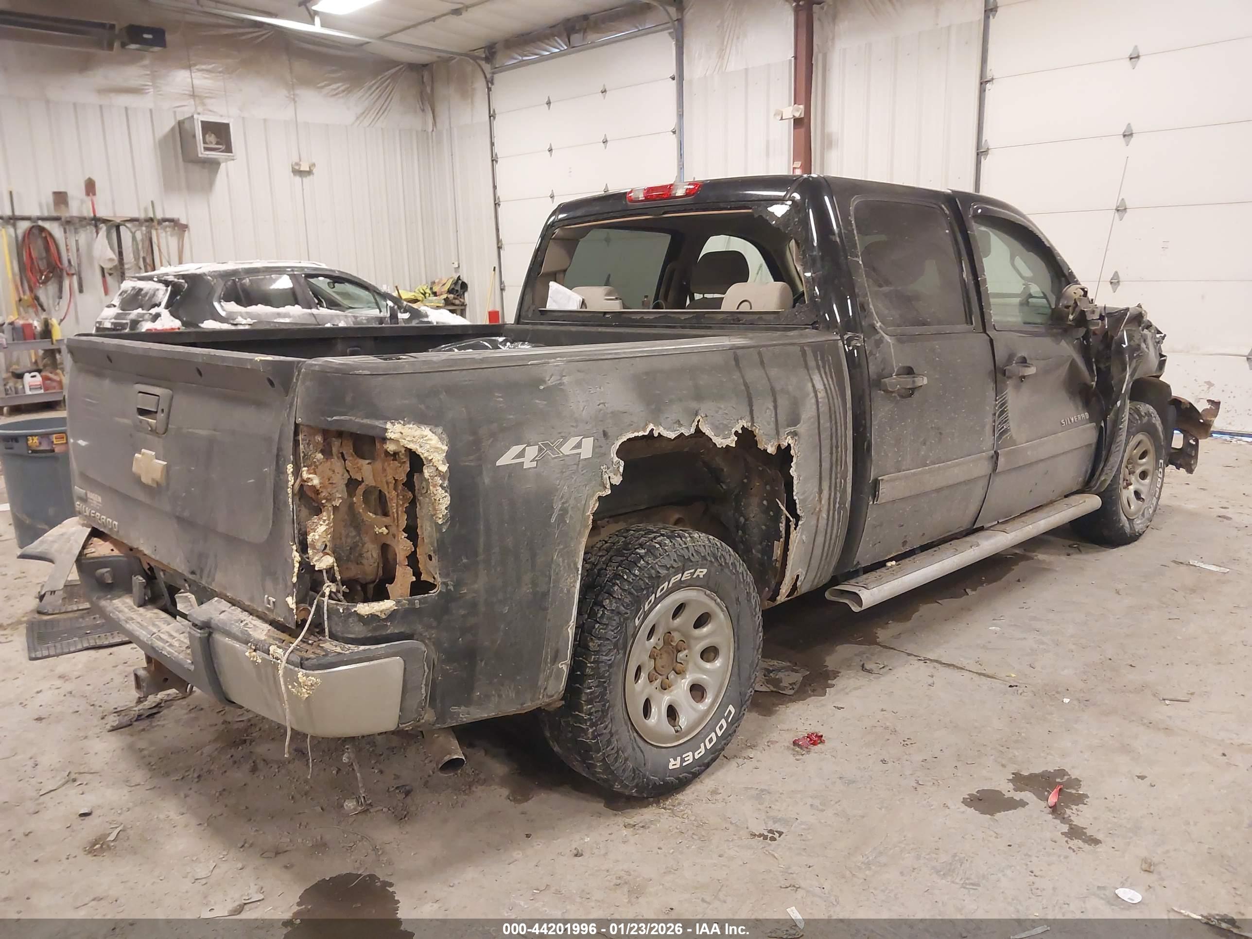 CHEVROLET SILVERADO image 4