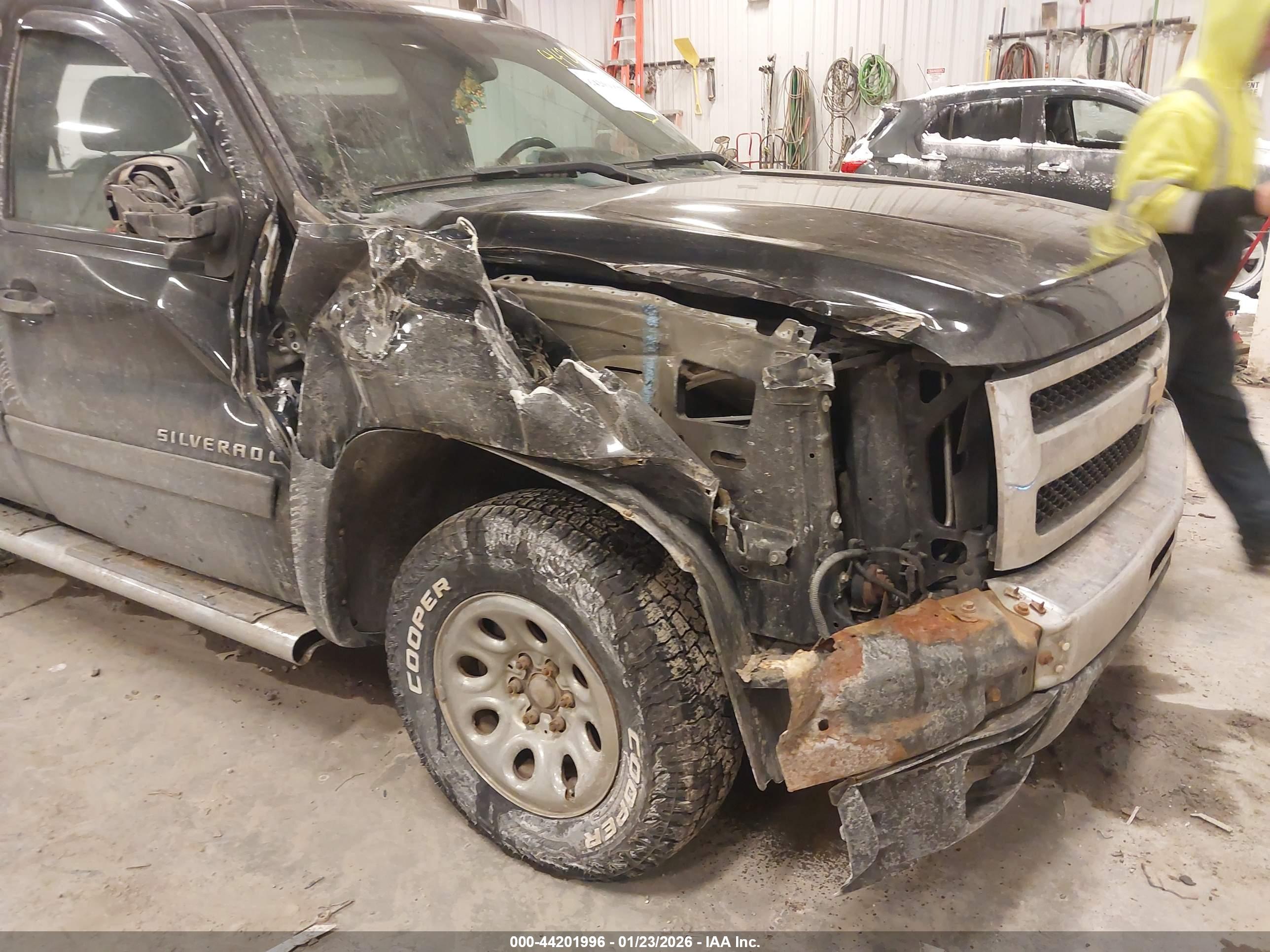 CHEVROLET SILVERADO image 6
