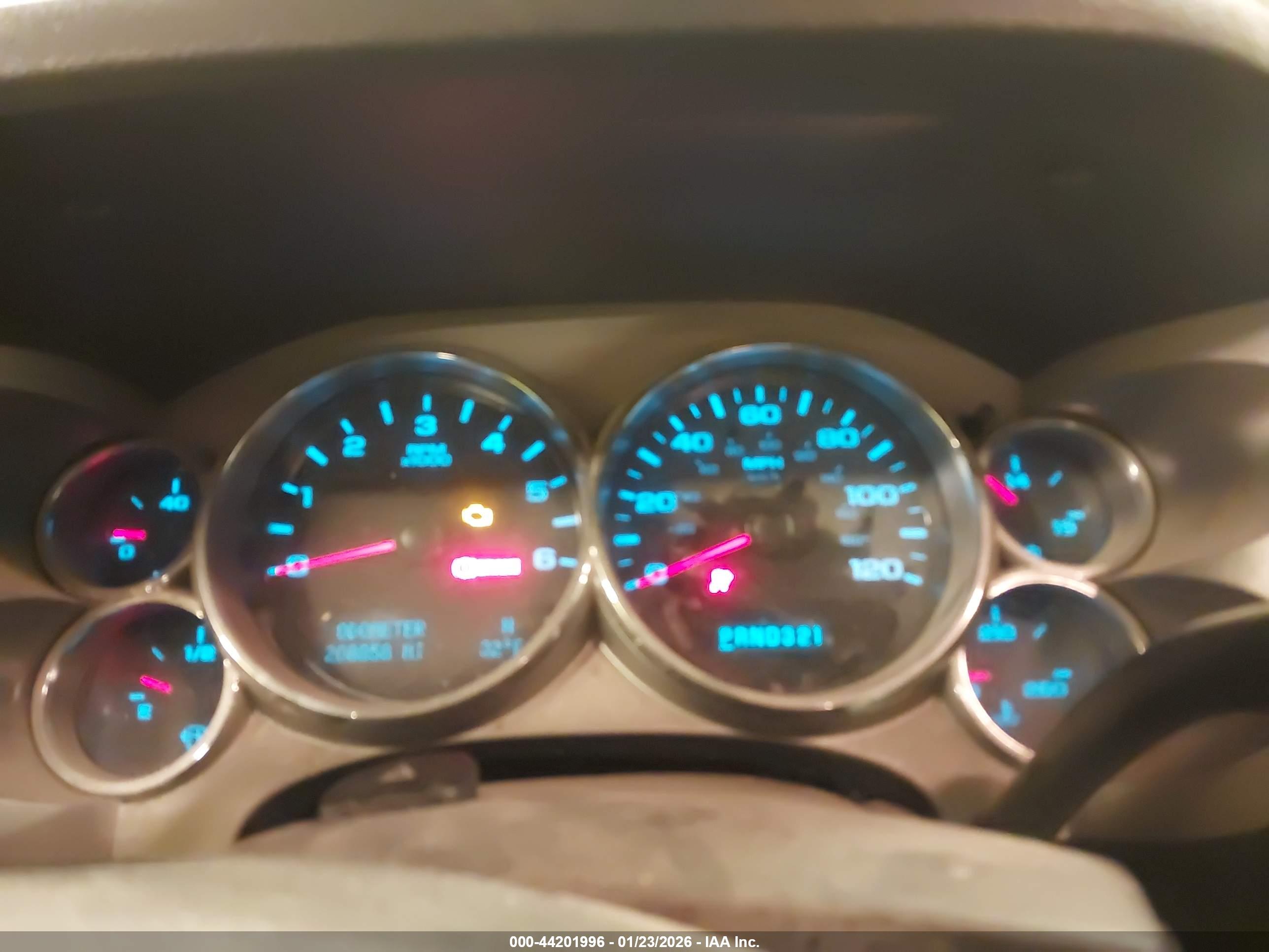 CHEVROLET SILVERADO image 7
