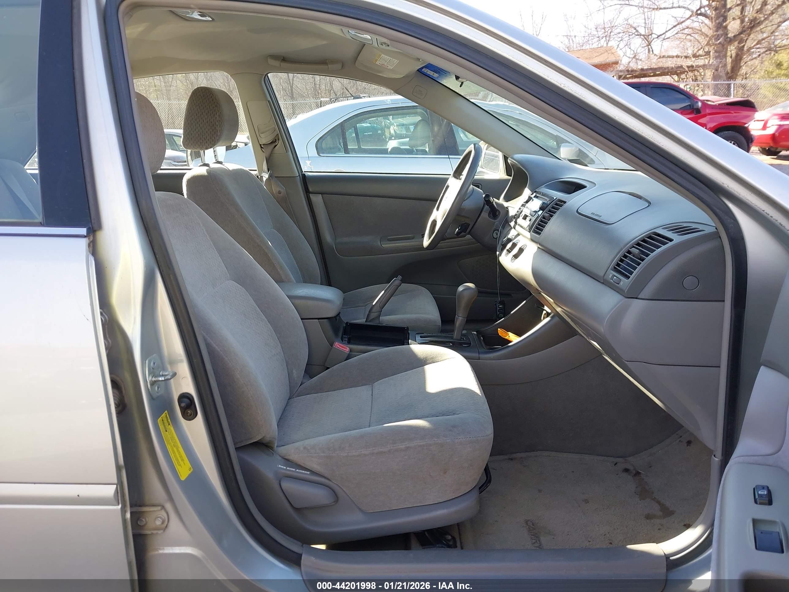 TOYOTA CAMRY image 5
