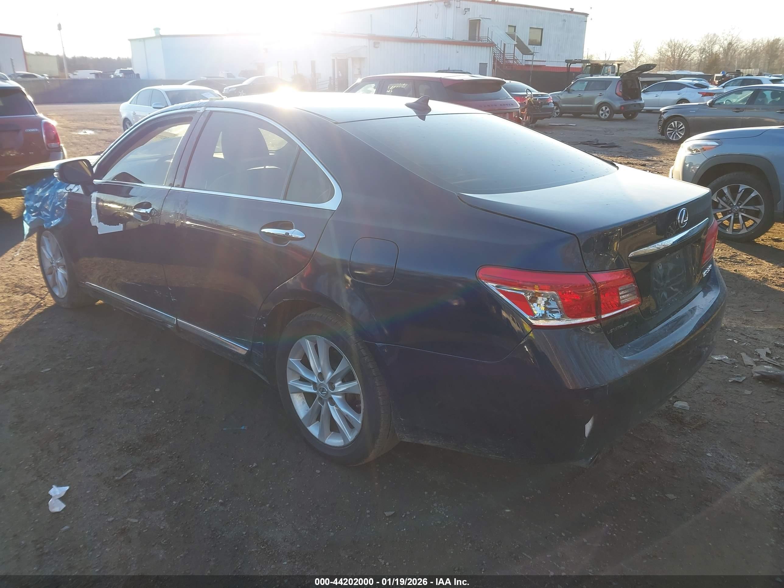 LEXUS ES image 3