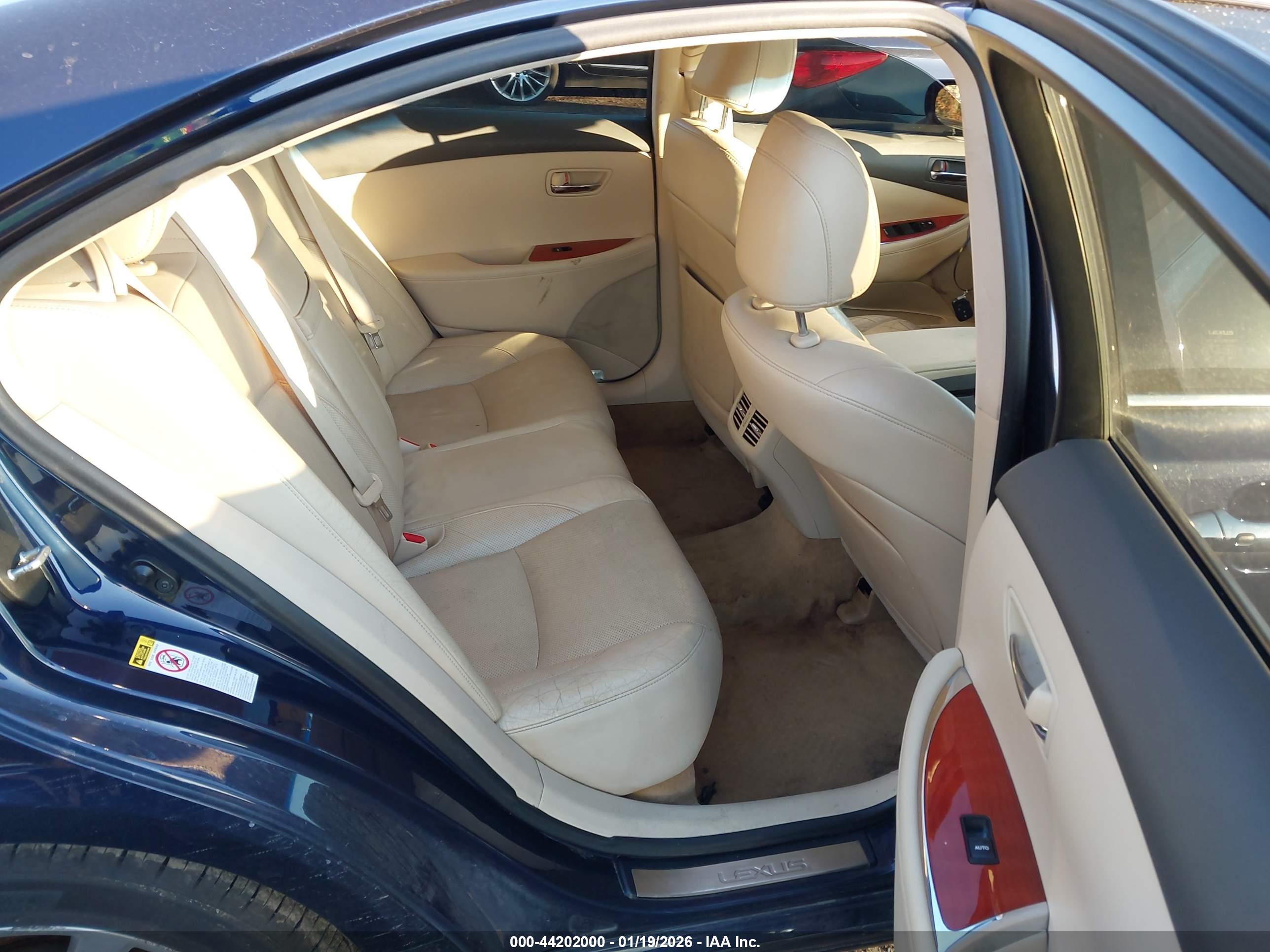 LEXUS ES image 8