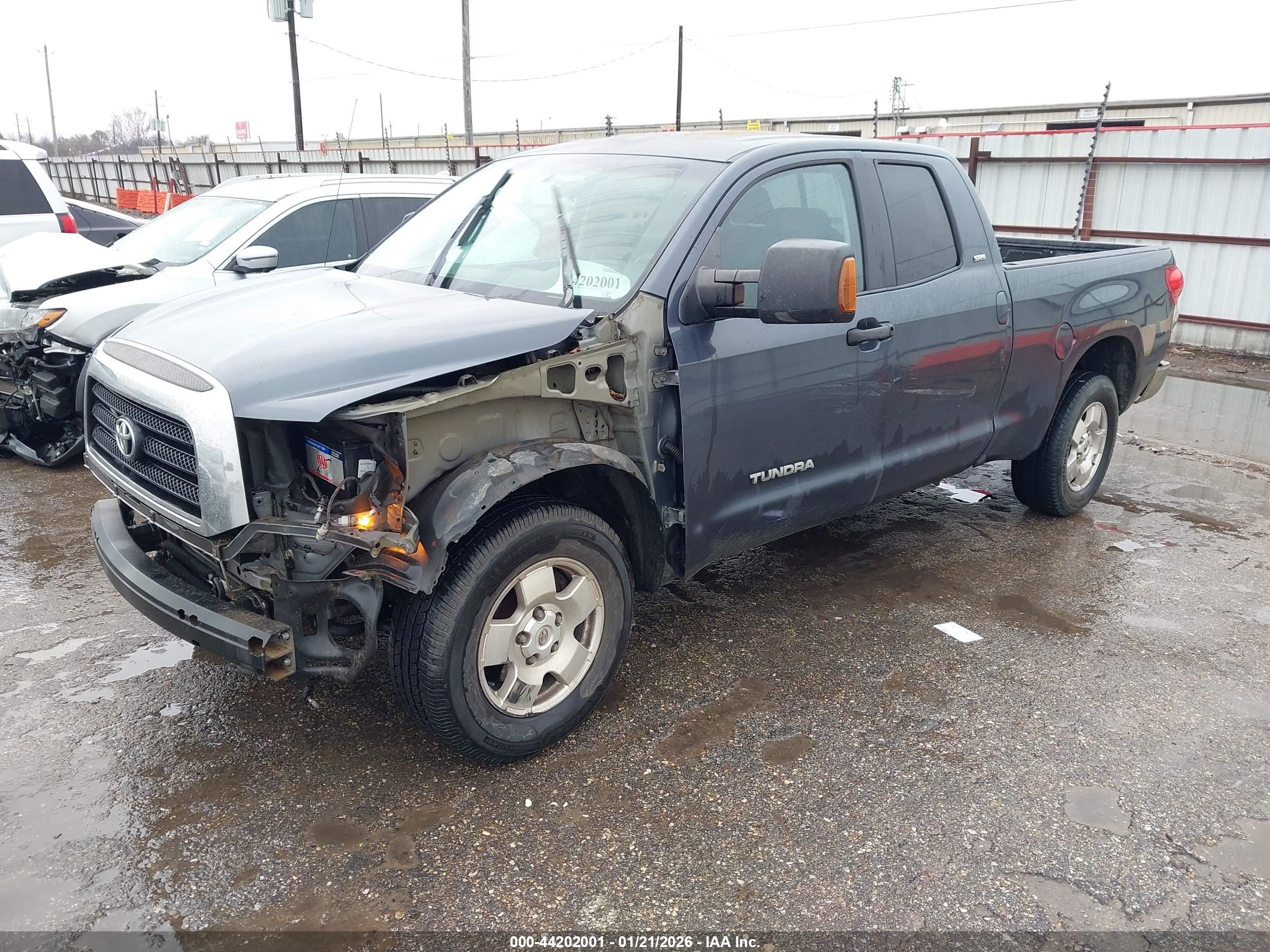TOYOTA TUNDRA image 2